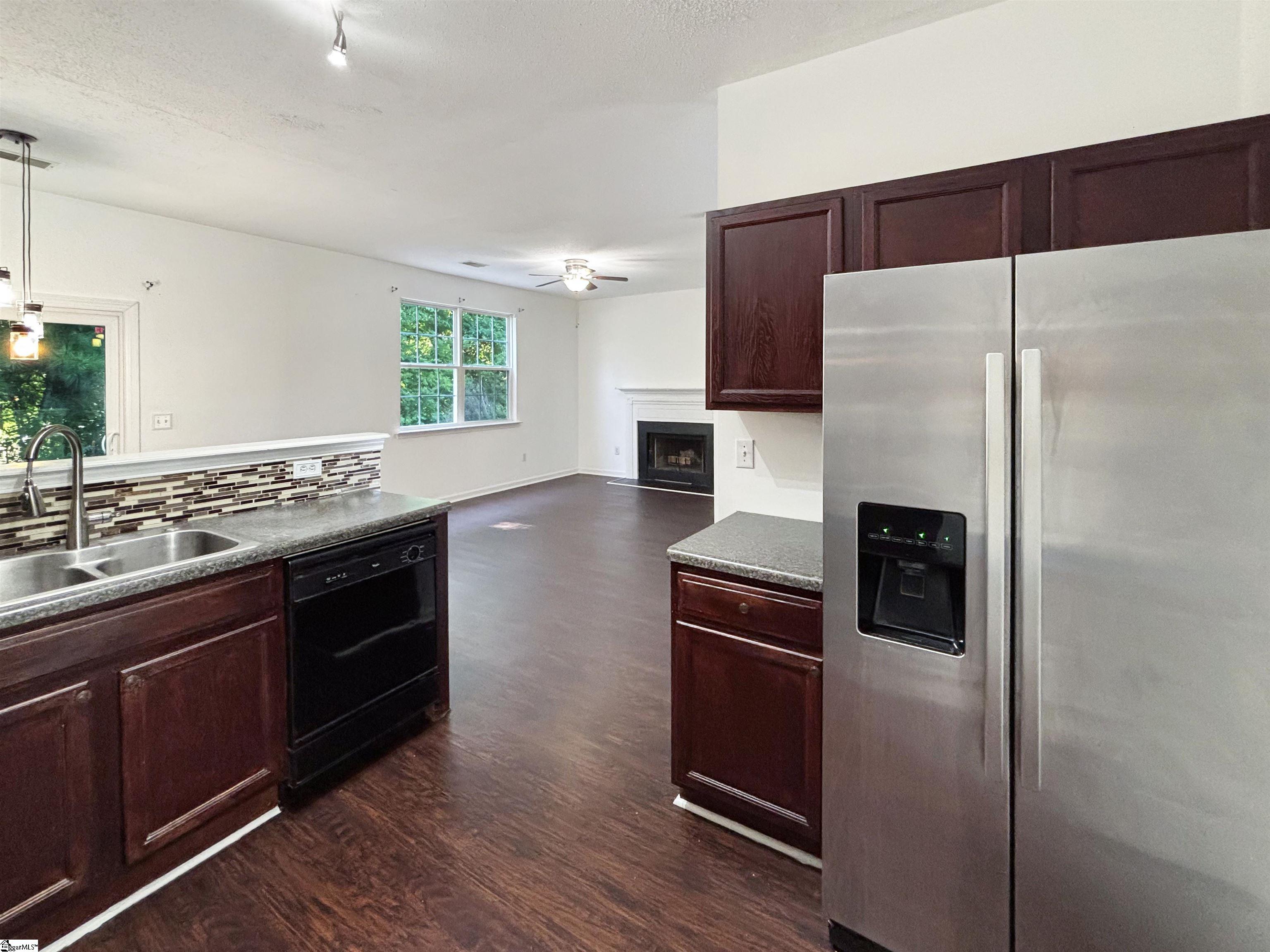 1599407 Property Photo 5
