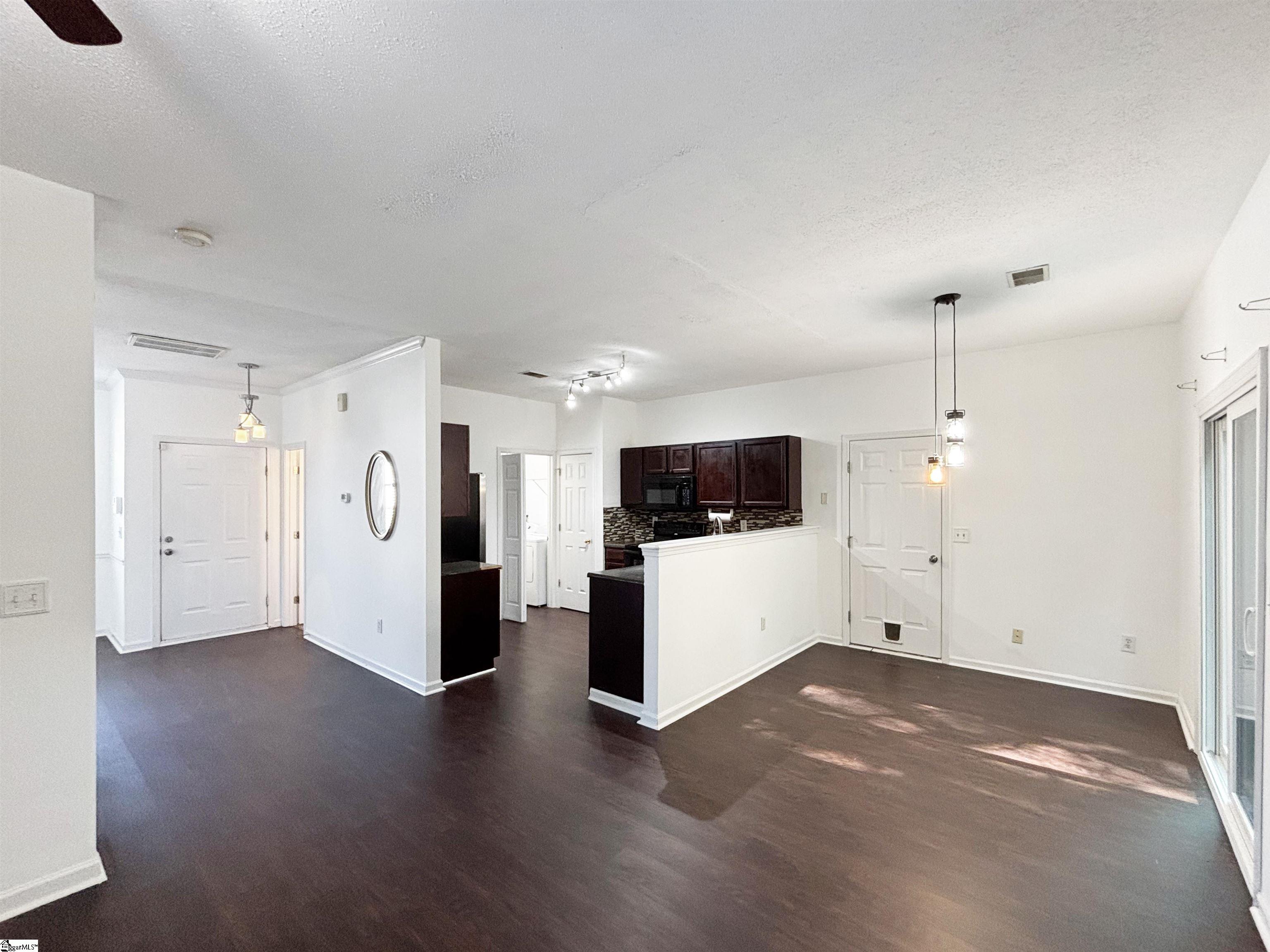 1599407 Property Photo 6