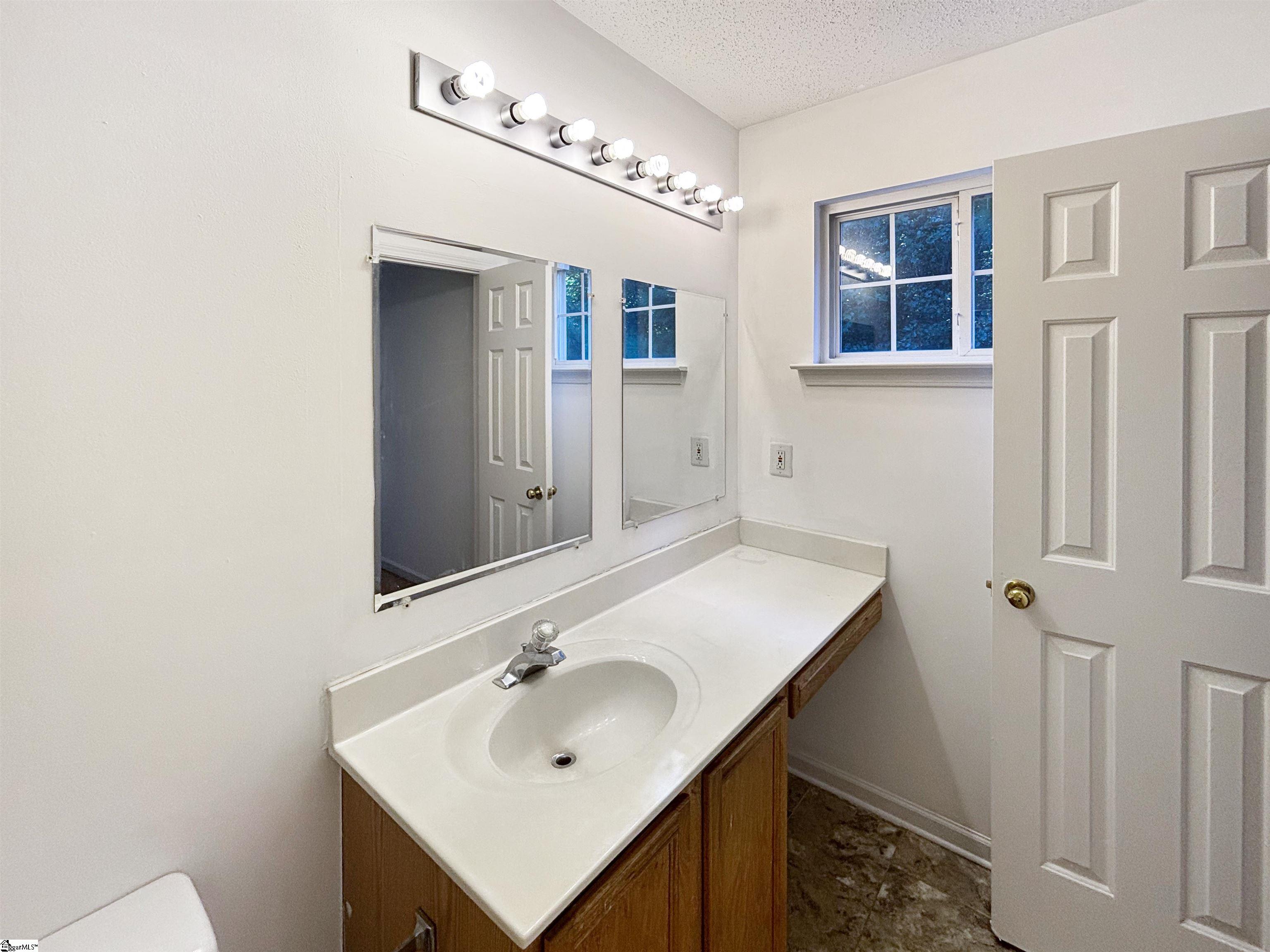 1599407 Property Photo 14