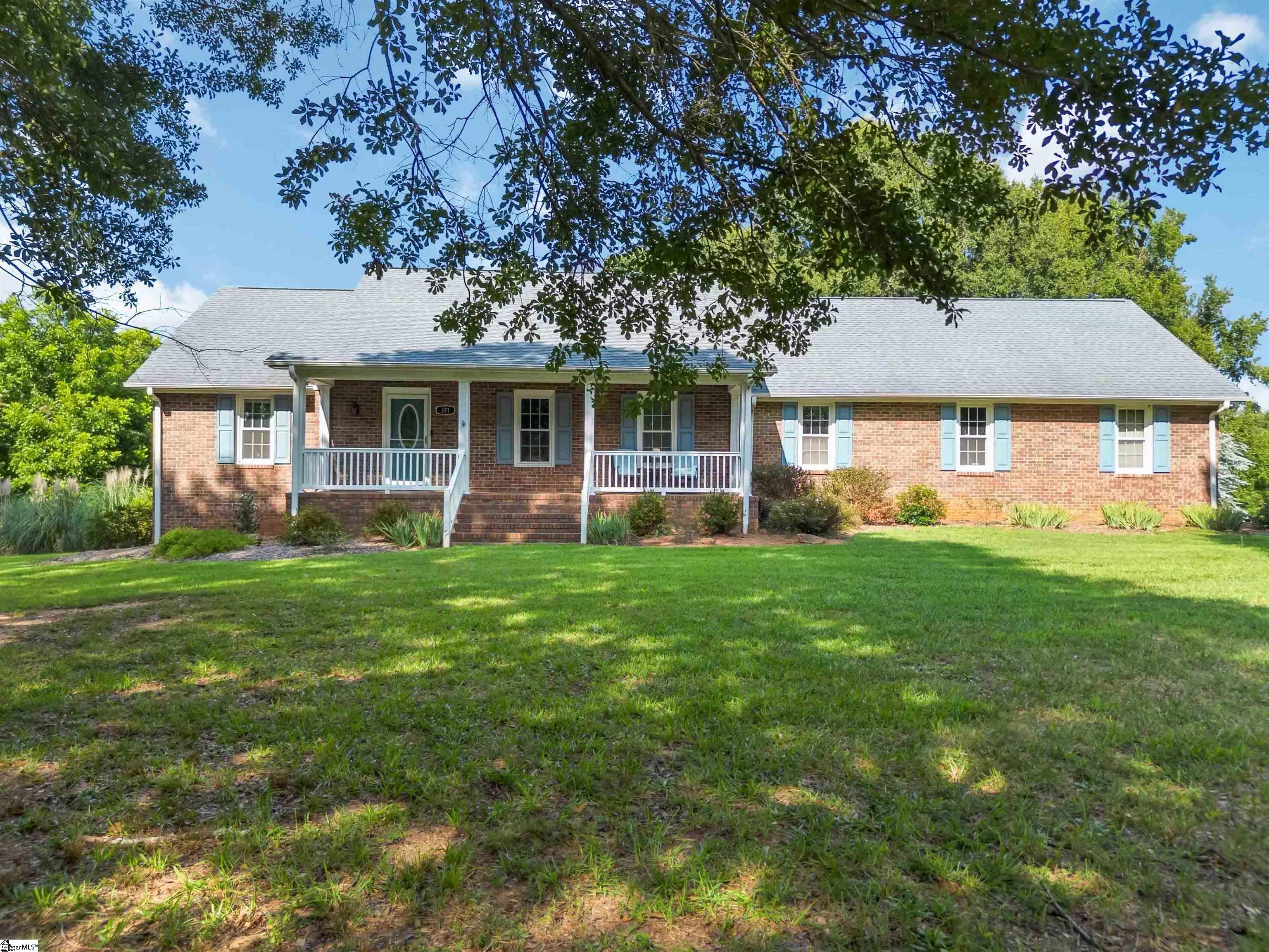 371 Davis Road Property Photo 4