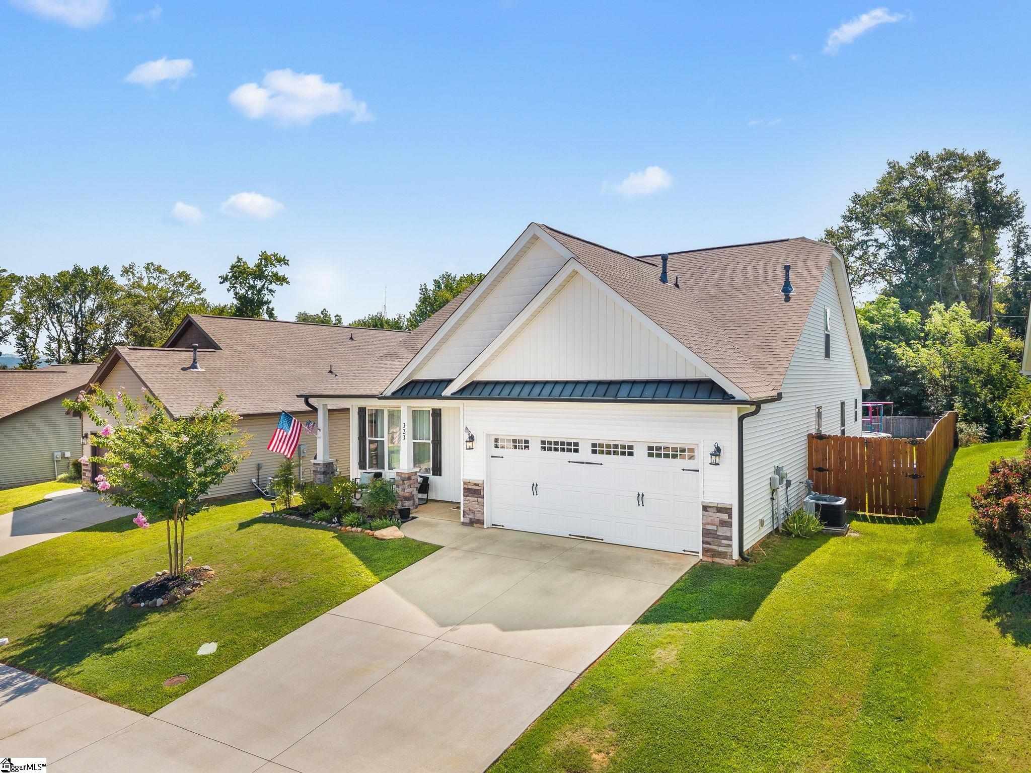 323 Barnhill Court Property Photo 4