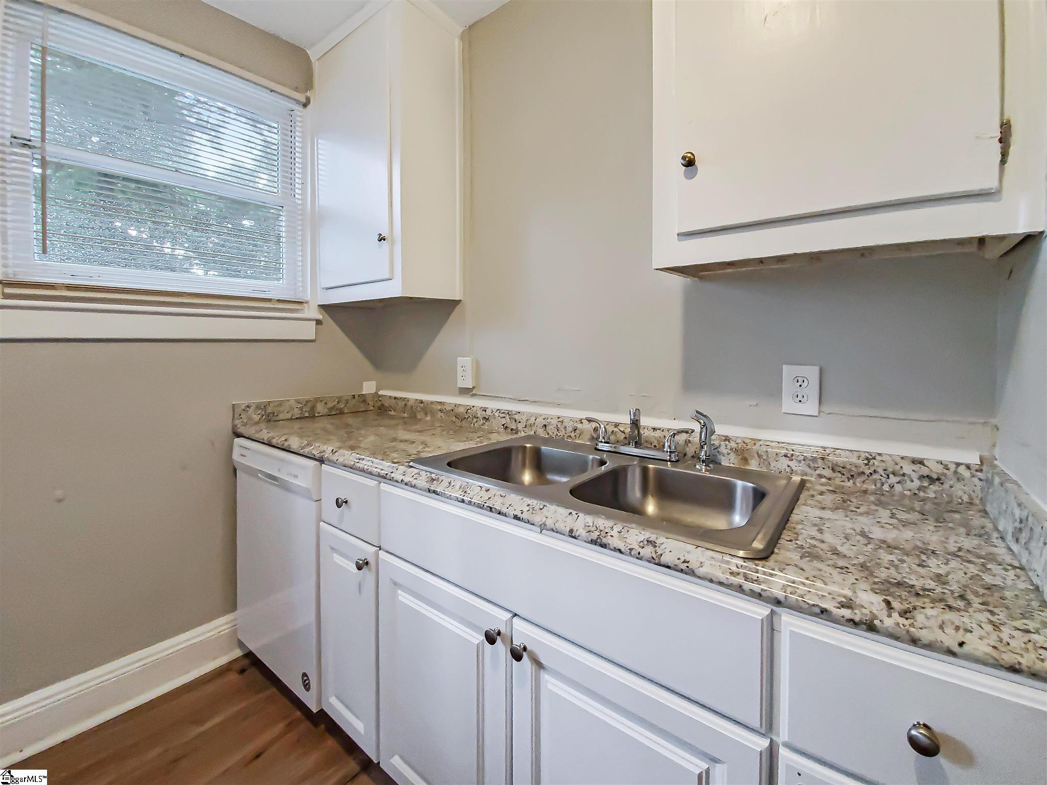 1599422 Property Photo 17
