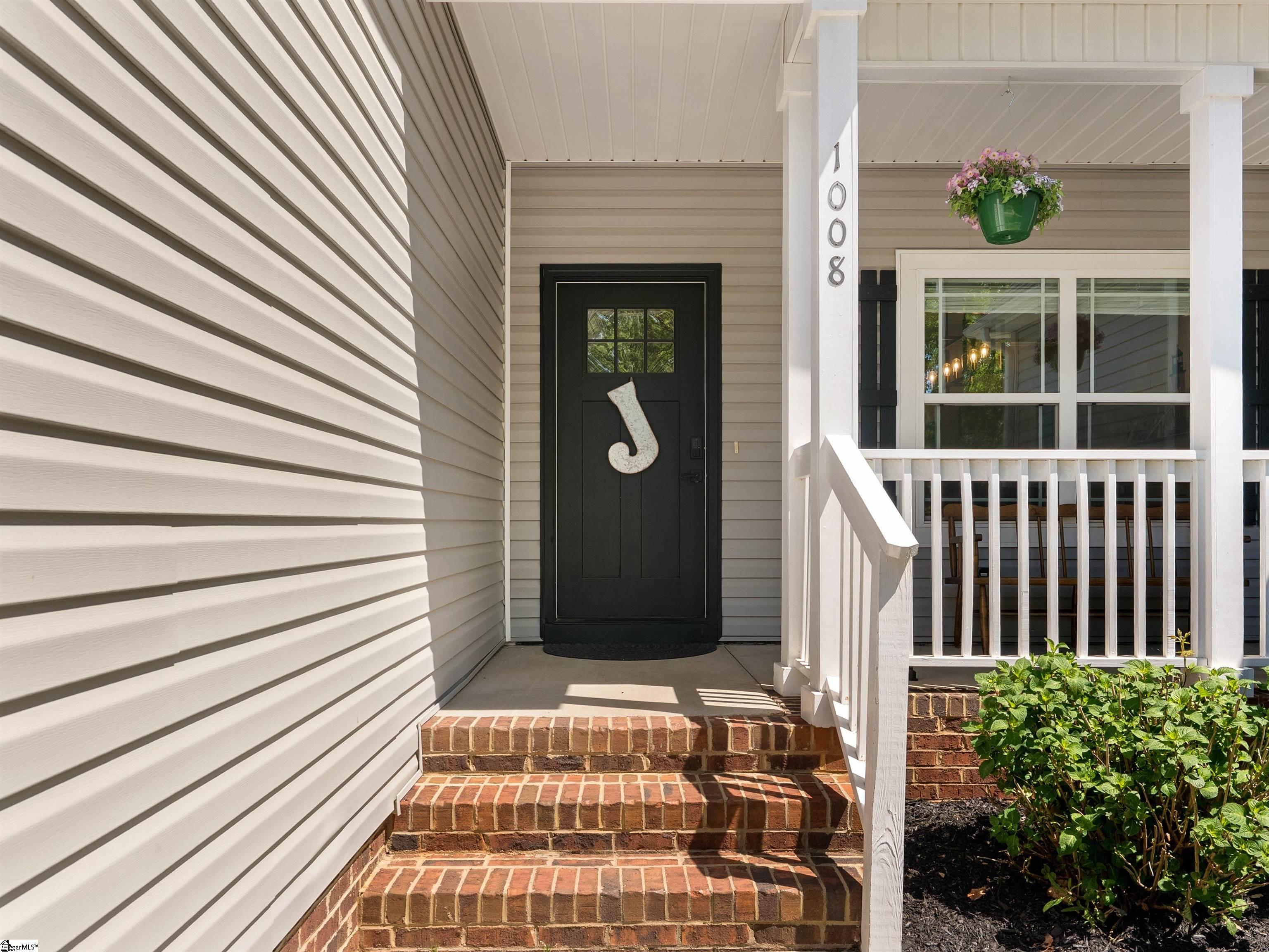 1008 Sylvia Street Property Photo 6