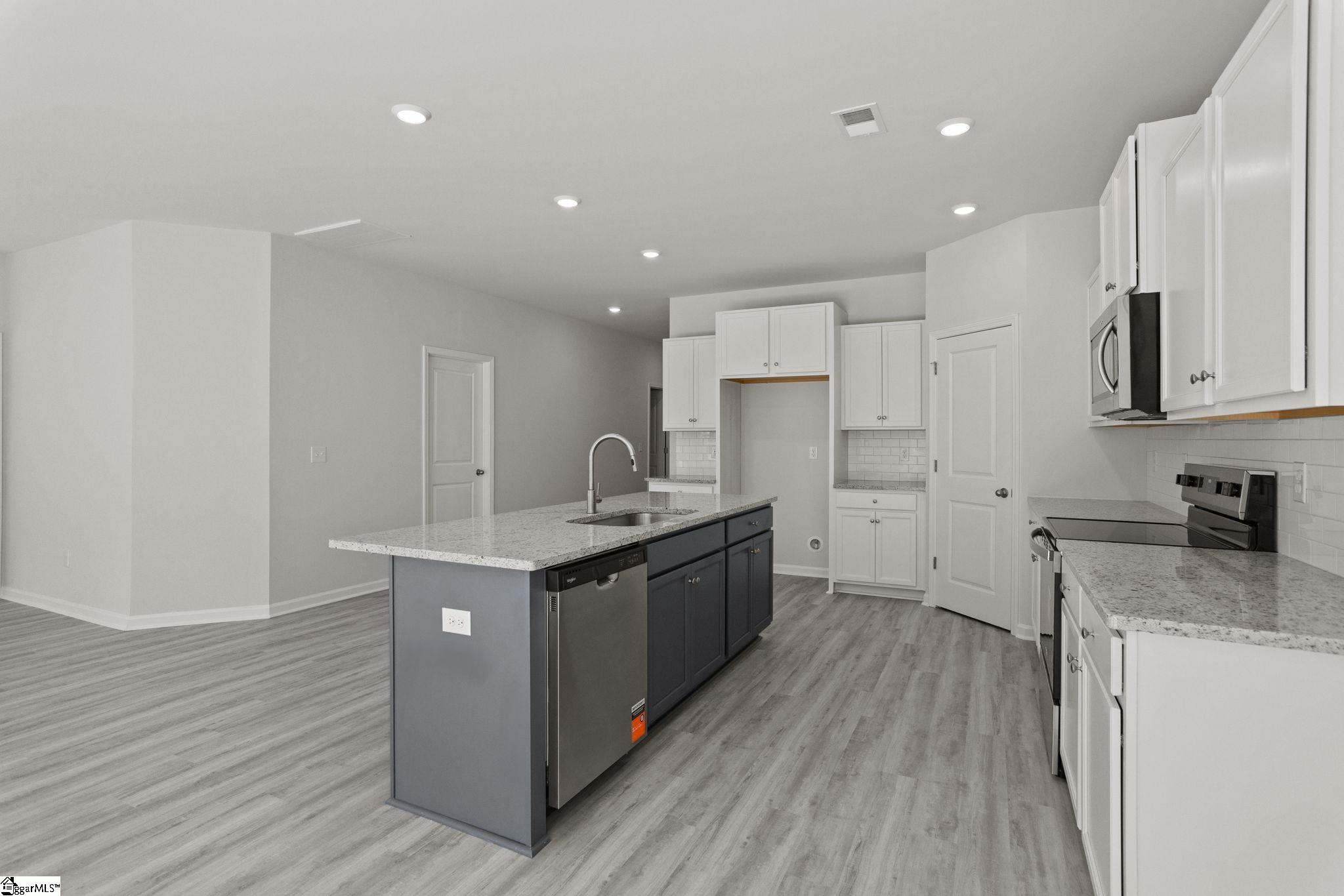 1599536 Property Photo 15