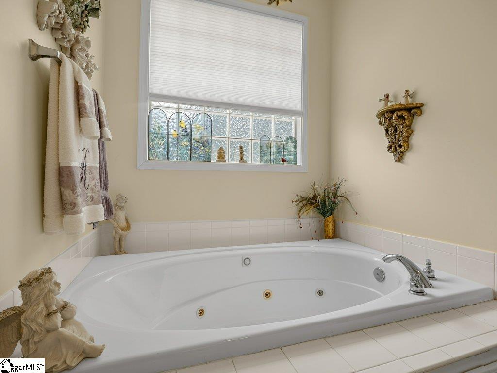 404 Shallowford Drive Property Photo 27
