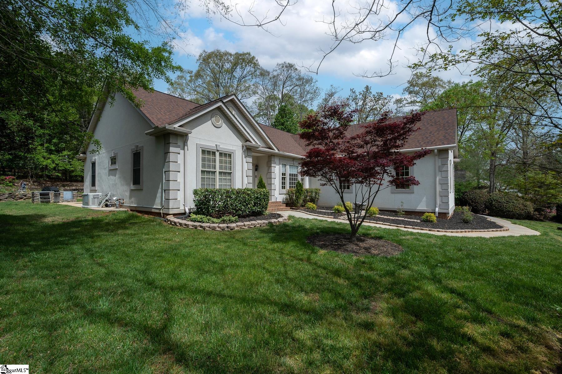 208 Glen Meadows Drive Property Photo 2