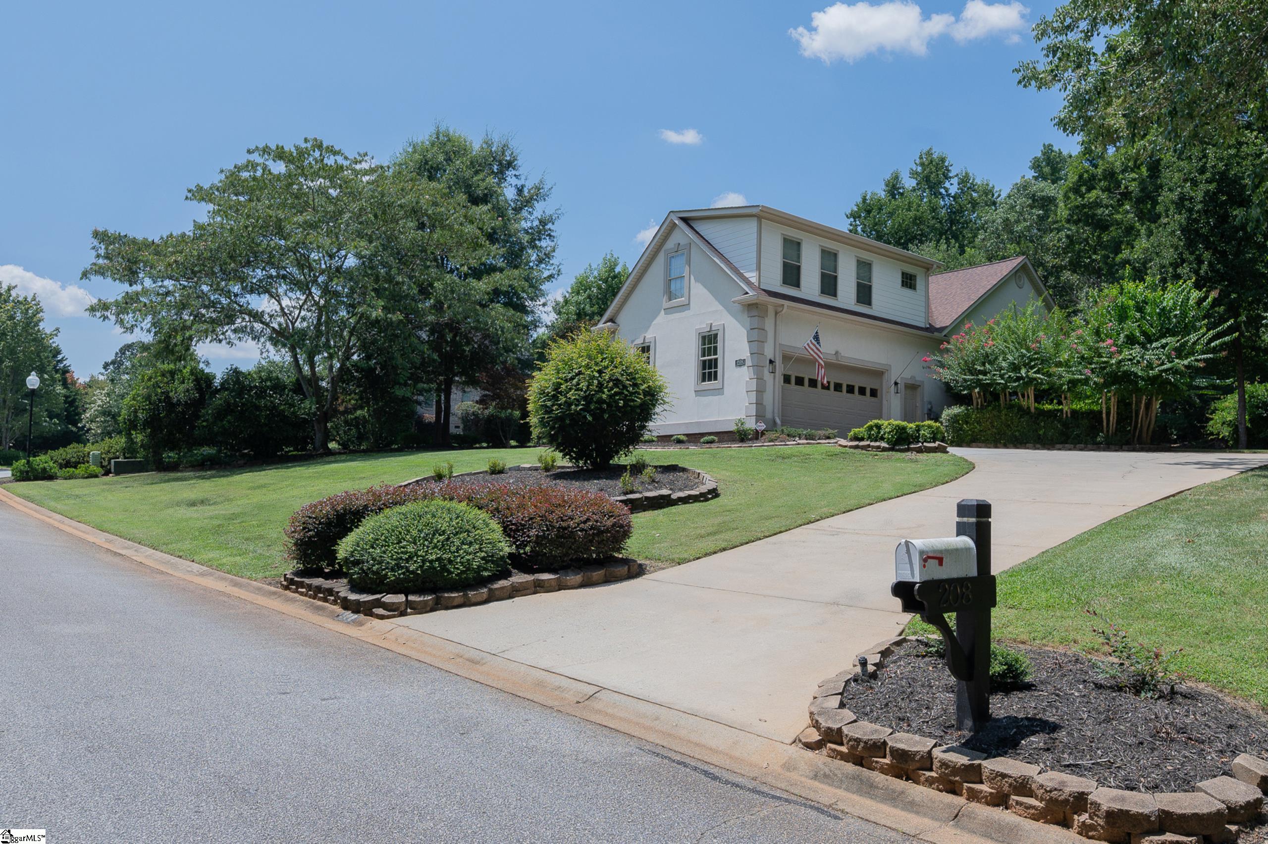 208 Glen Meadows Drive Property Photo 4