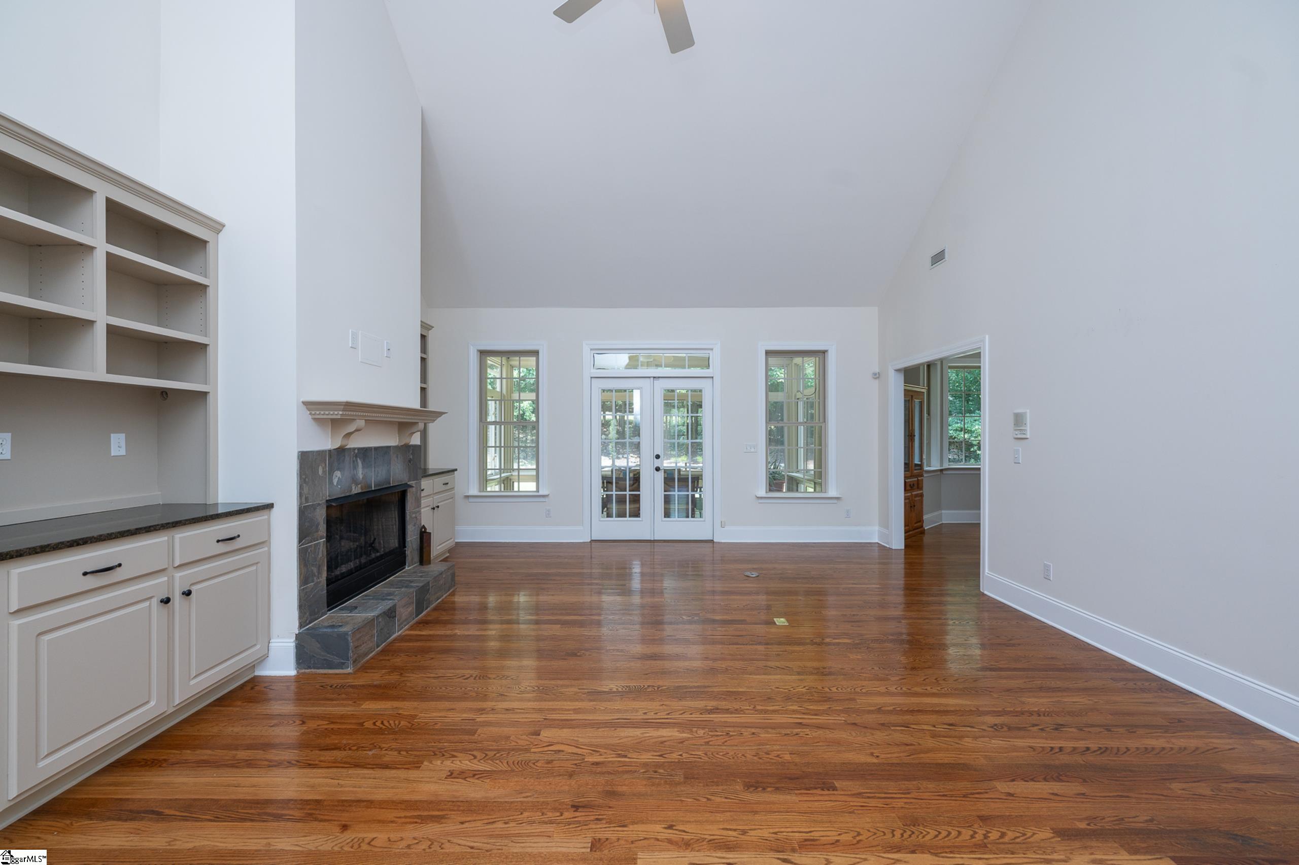 208 Glen Meadows Drive Property Photo 9