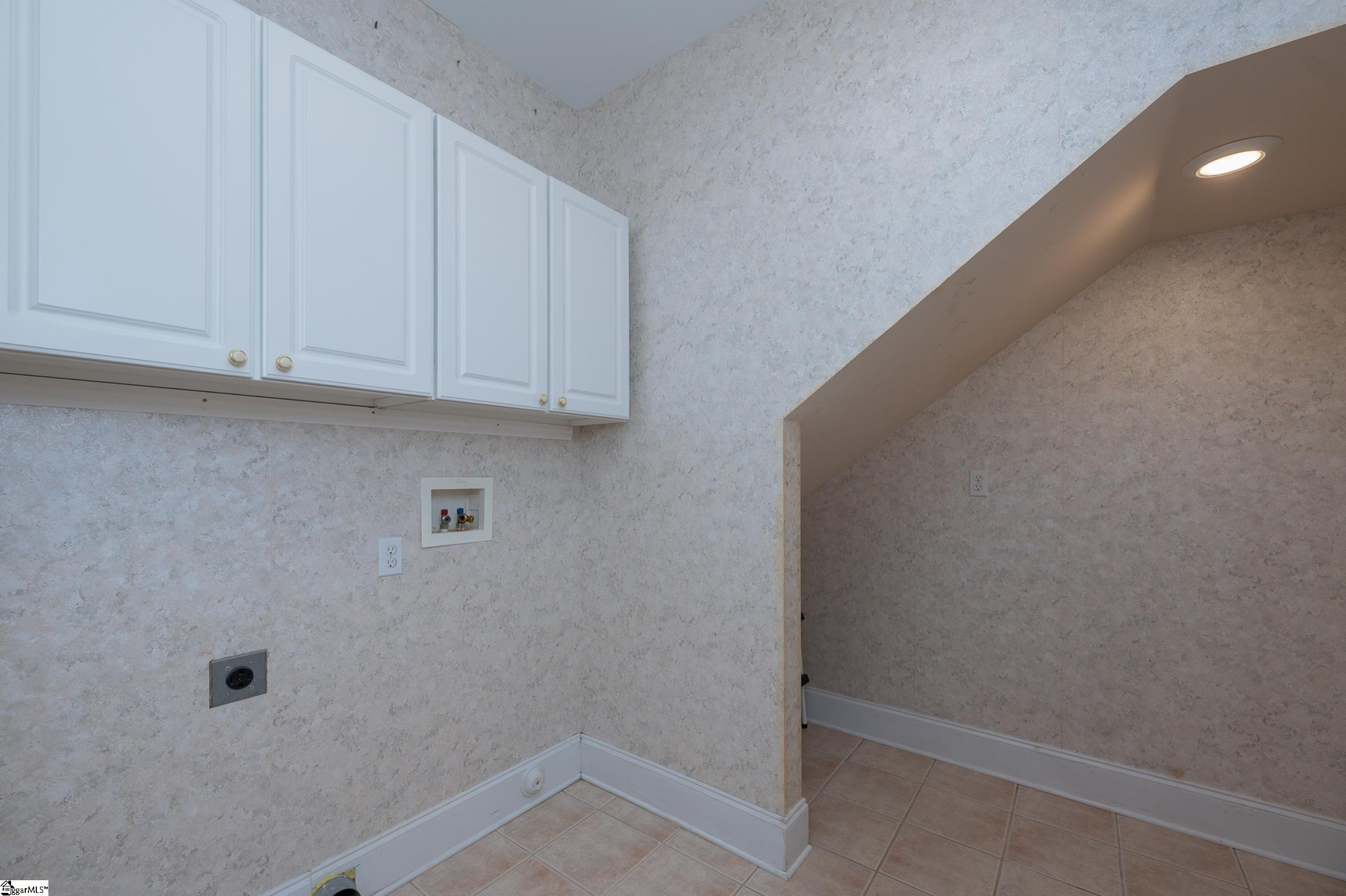 208 Glen Meadows Drive Property Photo 18