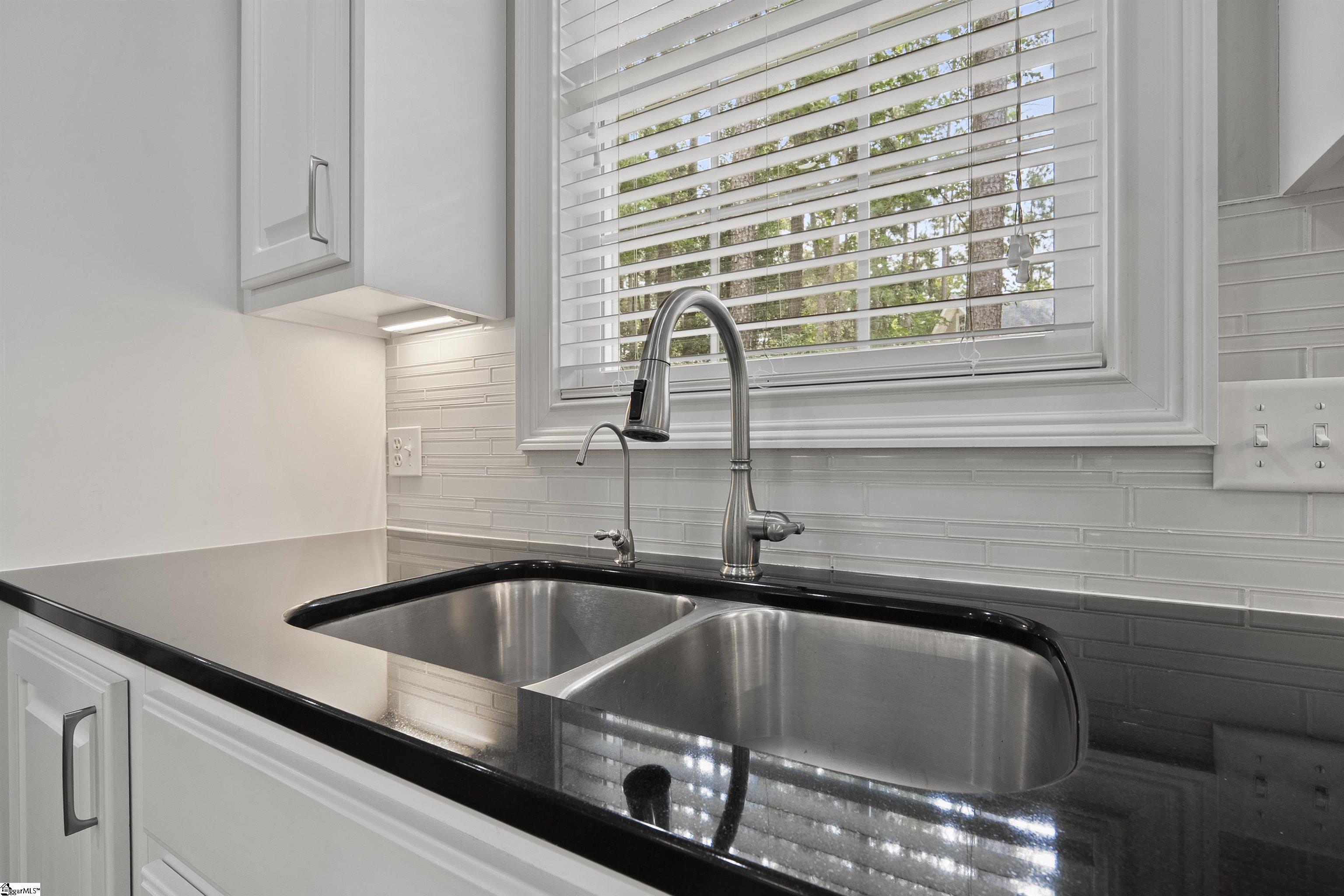 1599634 Property Photo 12