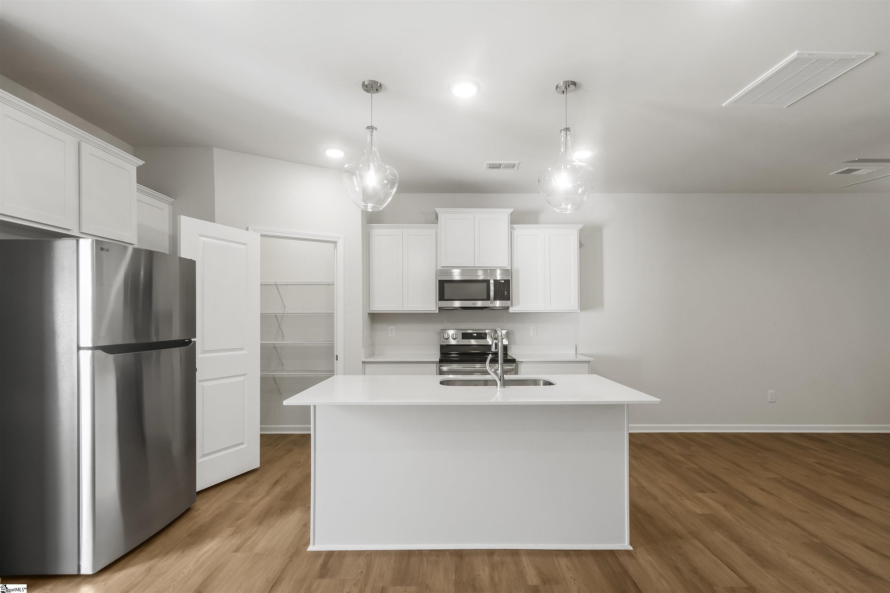 32 Stoneview Way Property Photo 5