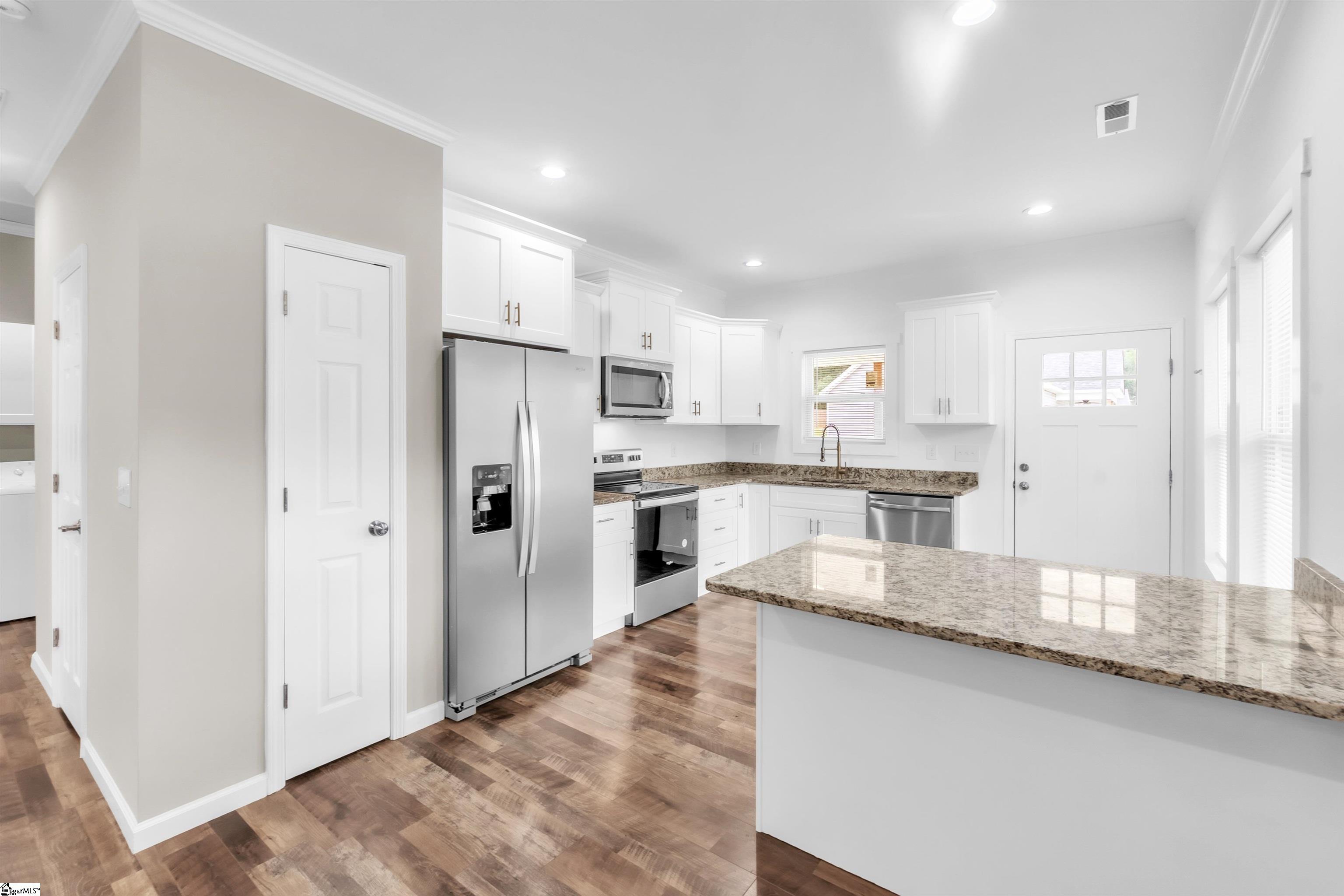 305 W Broad Street Property Photo 12