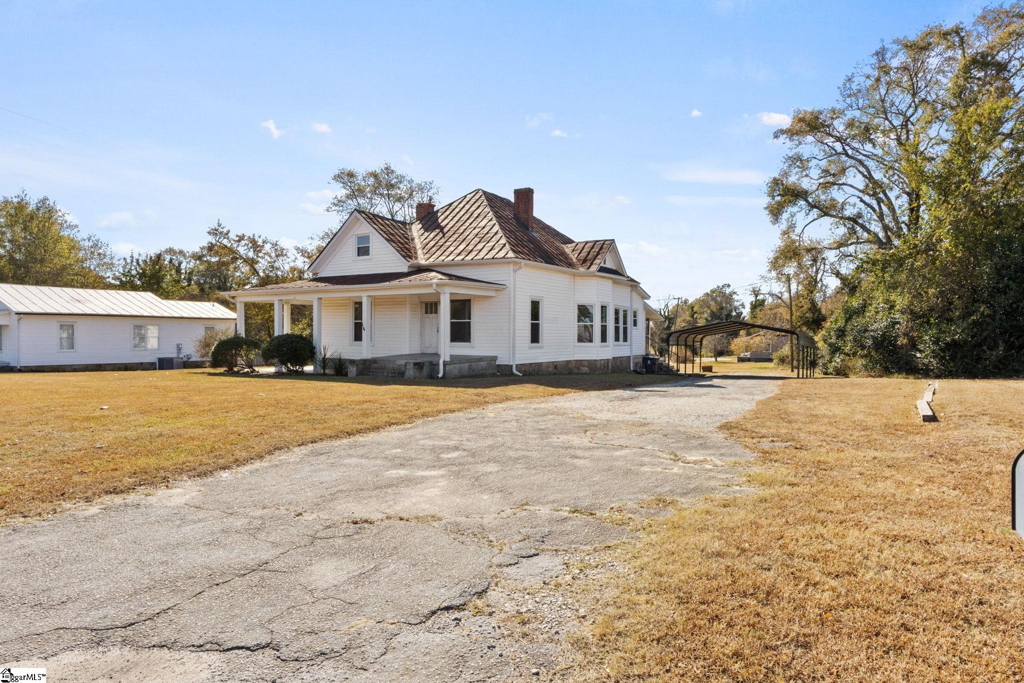 5994 N Old Laurens Road Property Photo 3