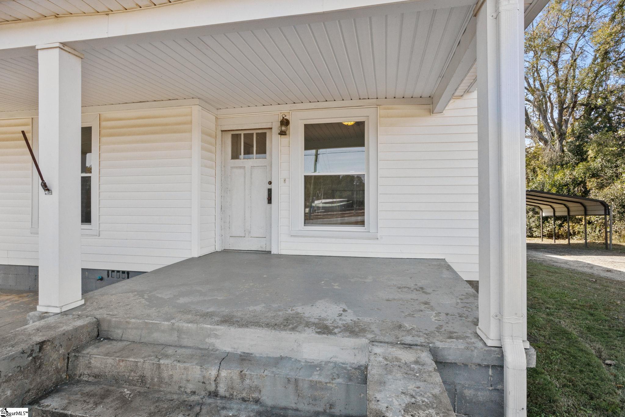 5994 N Old Laurens Road Property Photo 4