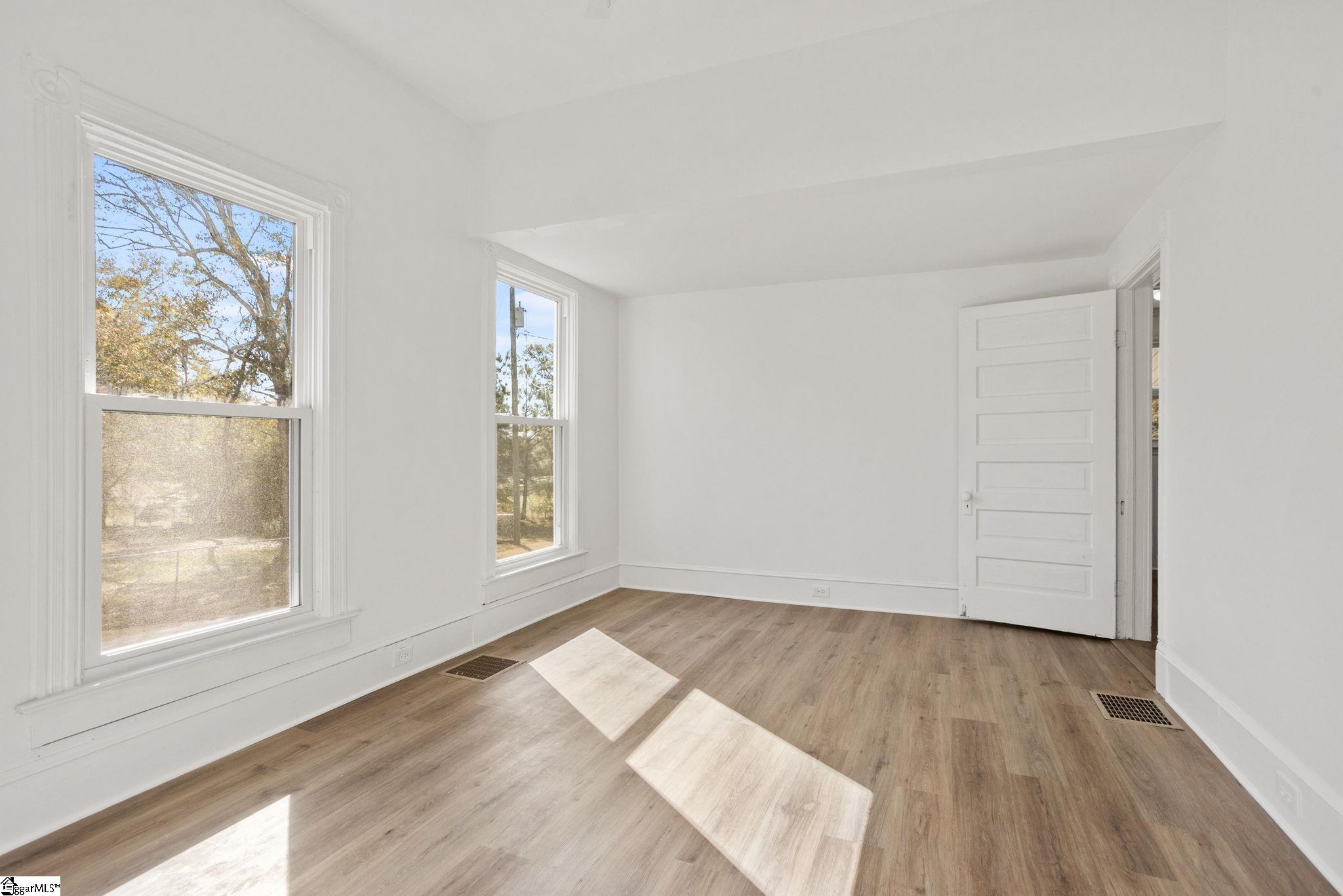 5994 N Old Laurens Road Property Photo 17