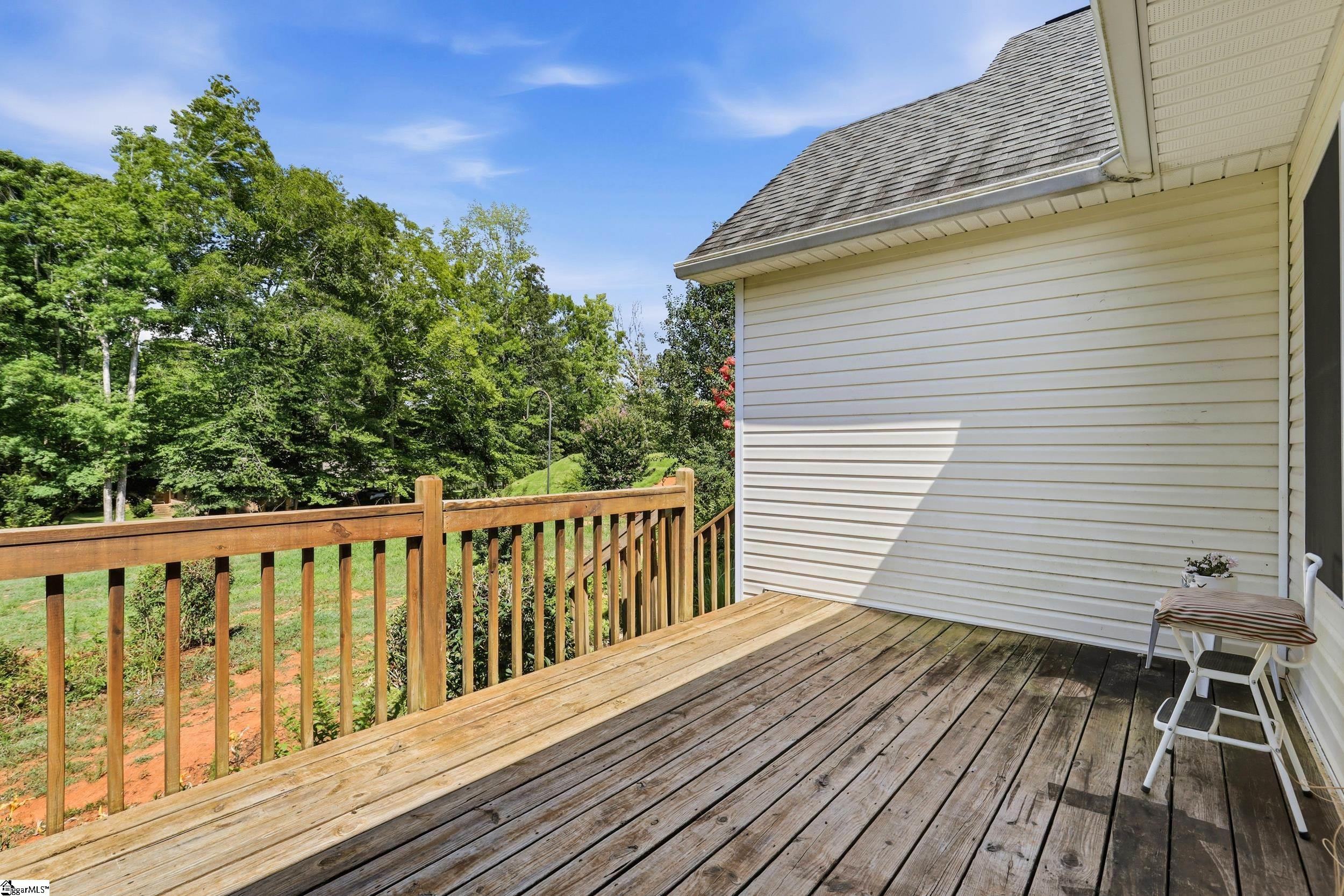 105 Taxiway Avenue Property Photo 8