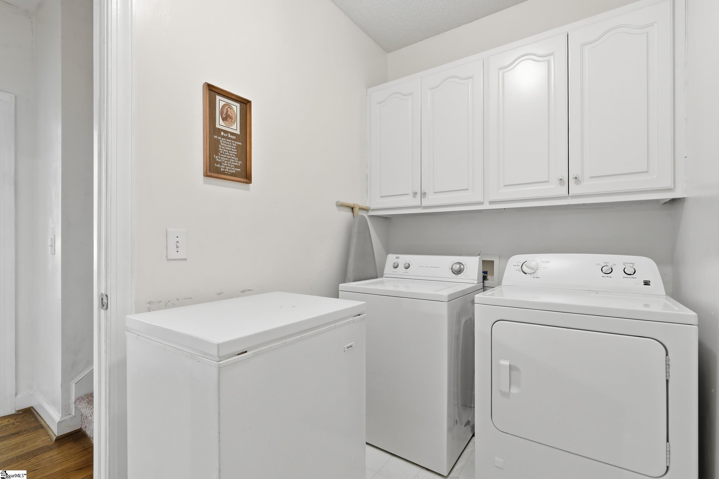 105 Taxiway Avenue Property Photo 29