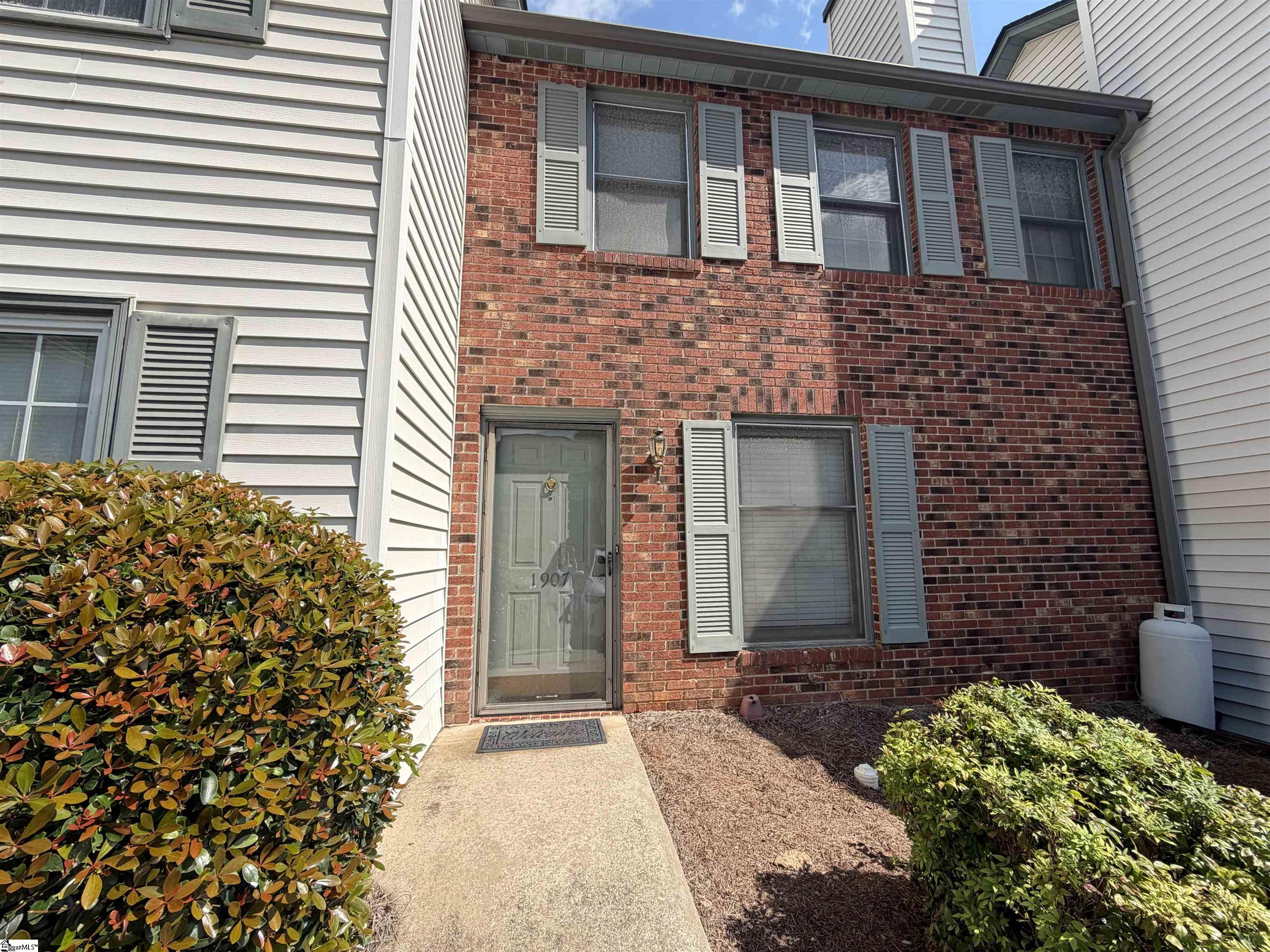 1907 Spring Wood Drive Property Photo 2