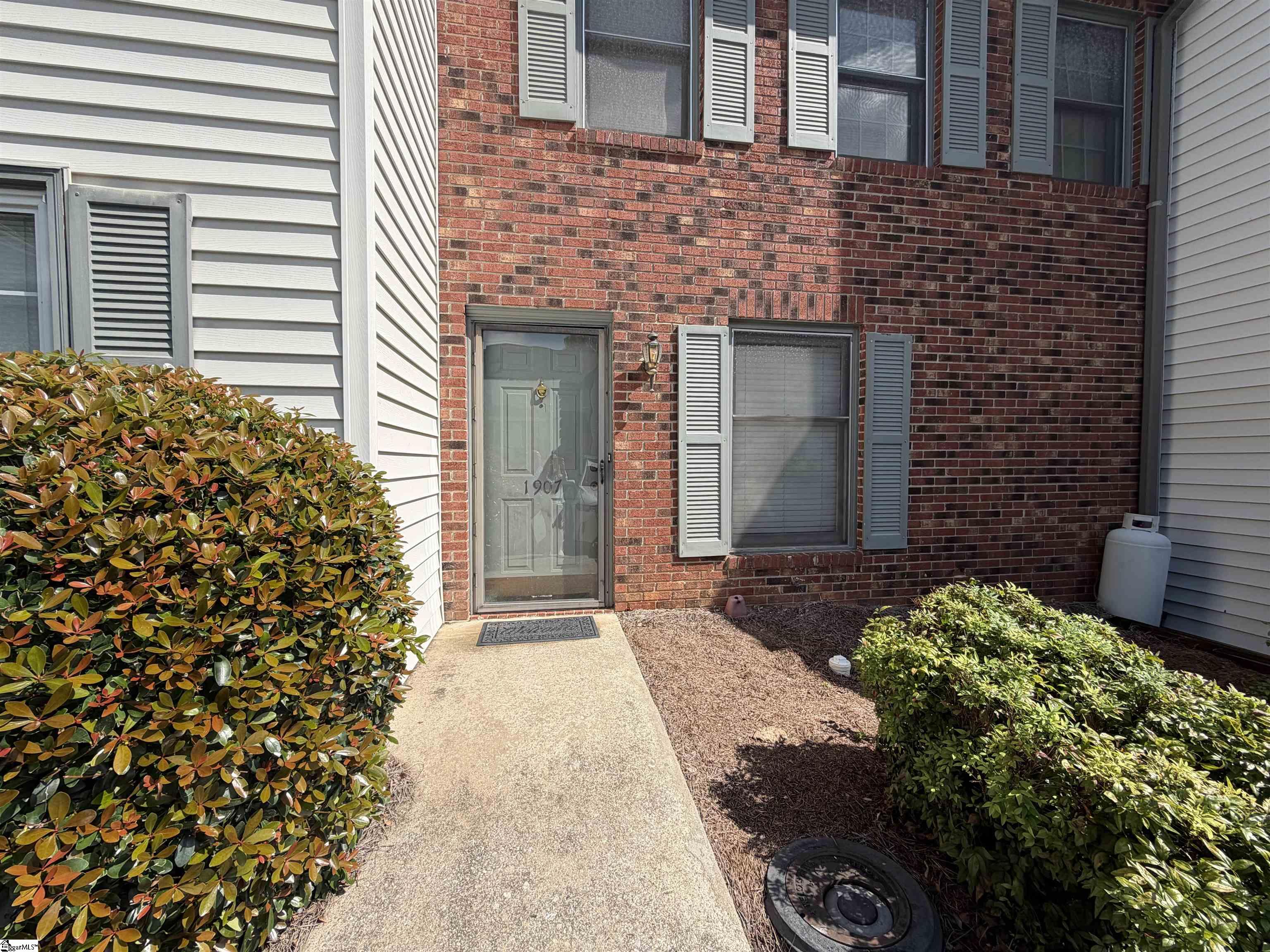 1907 Spring Wood Drive Property Photo 4