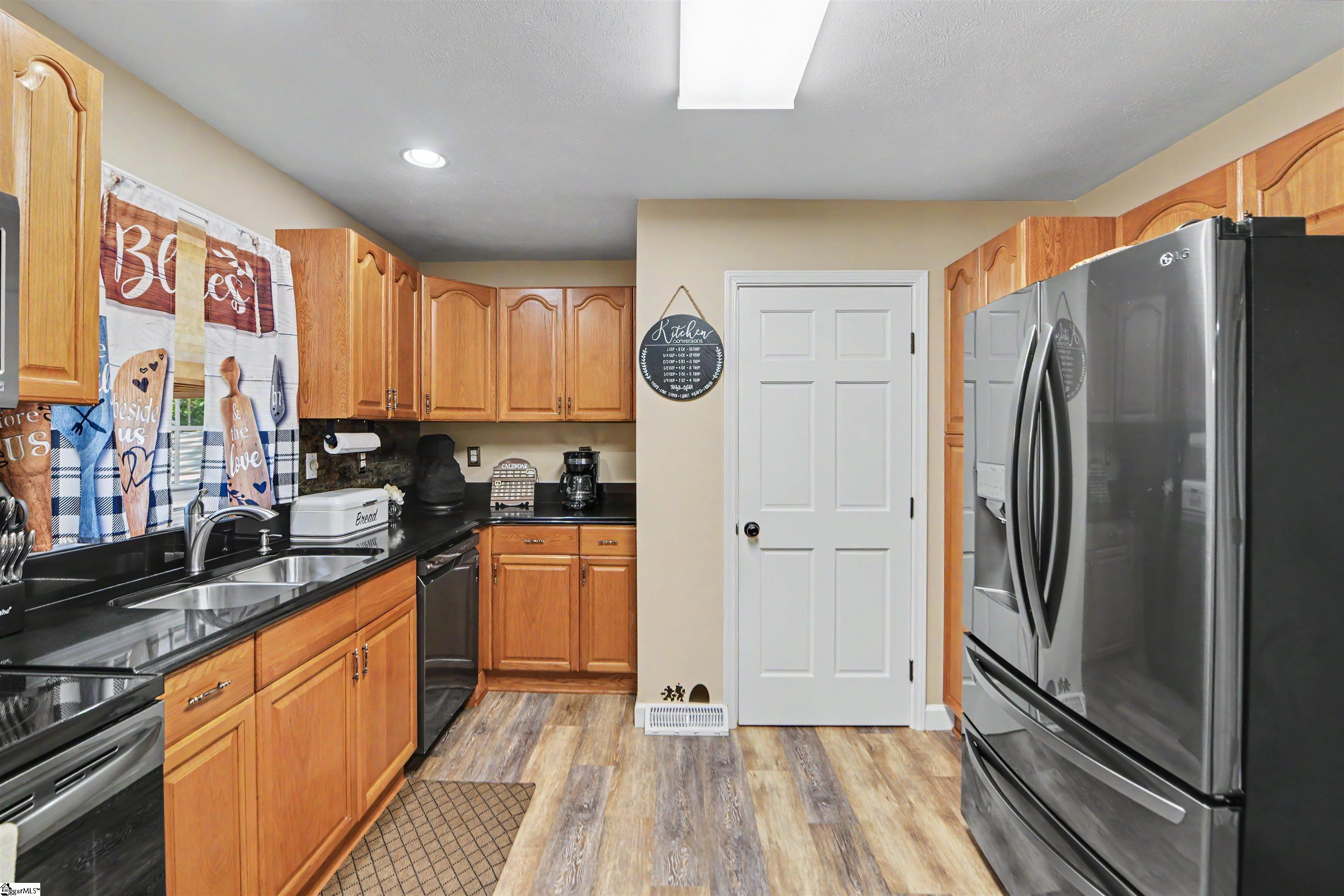 159 Oak Hill Drive Property Photo 3
