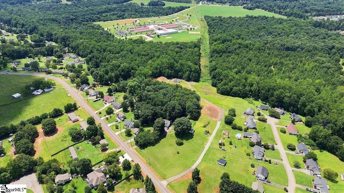 557 Seay Road Property Photo 3