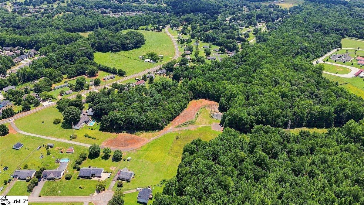 557 Seay Road Property Photo 4