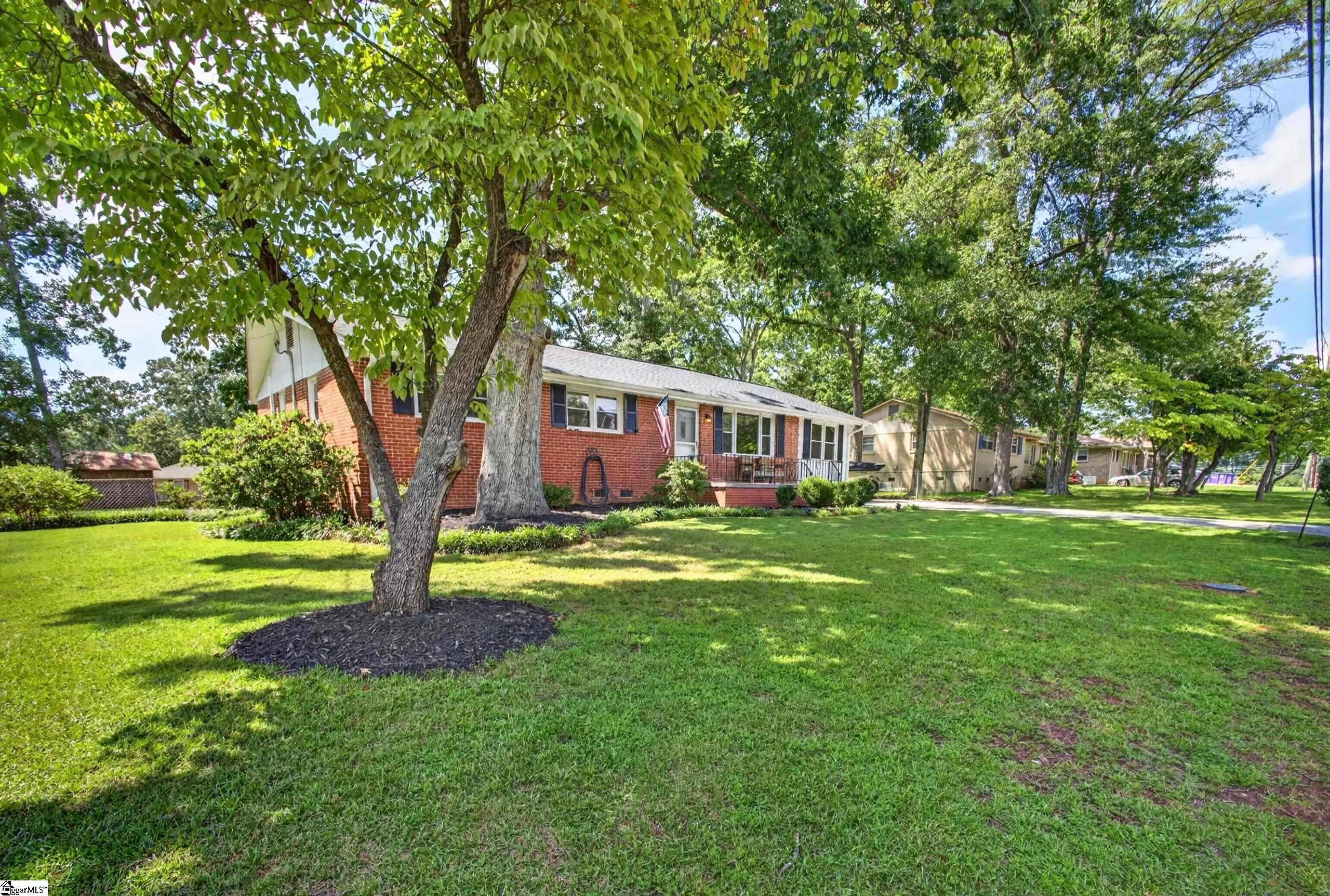 200 Creighton Drive Property Photo 3