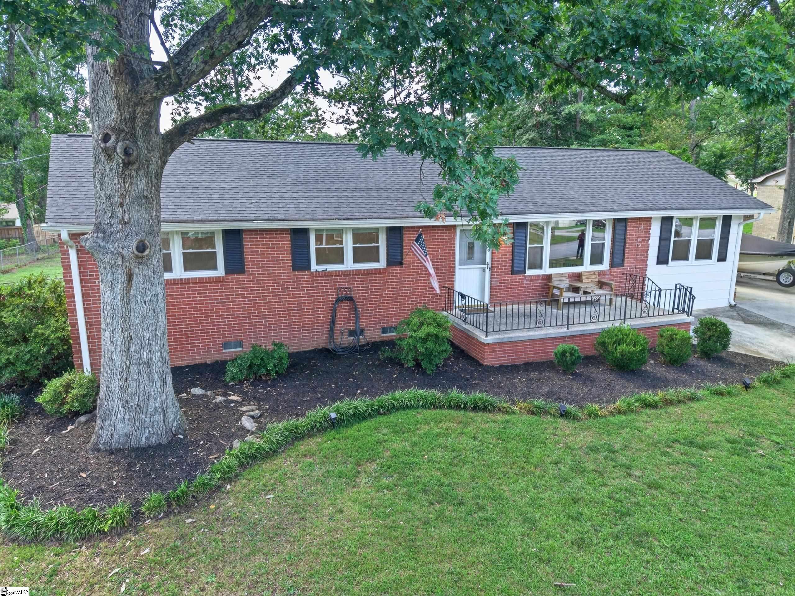 200 Creighton Drive Property Photo 5