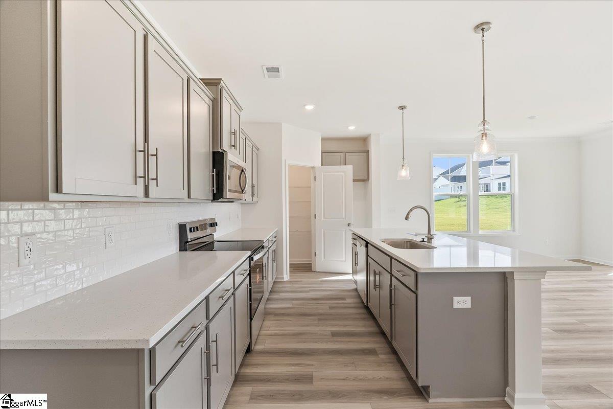 2049 Halton Oaks Drive Property Photo 4