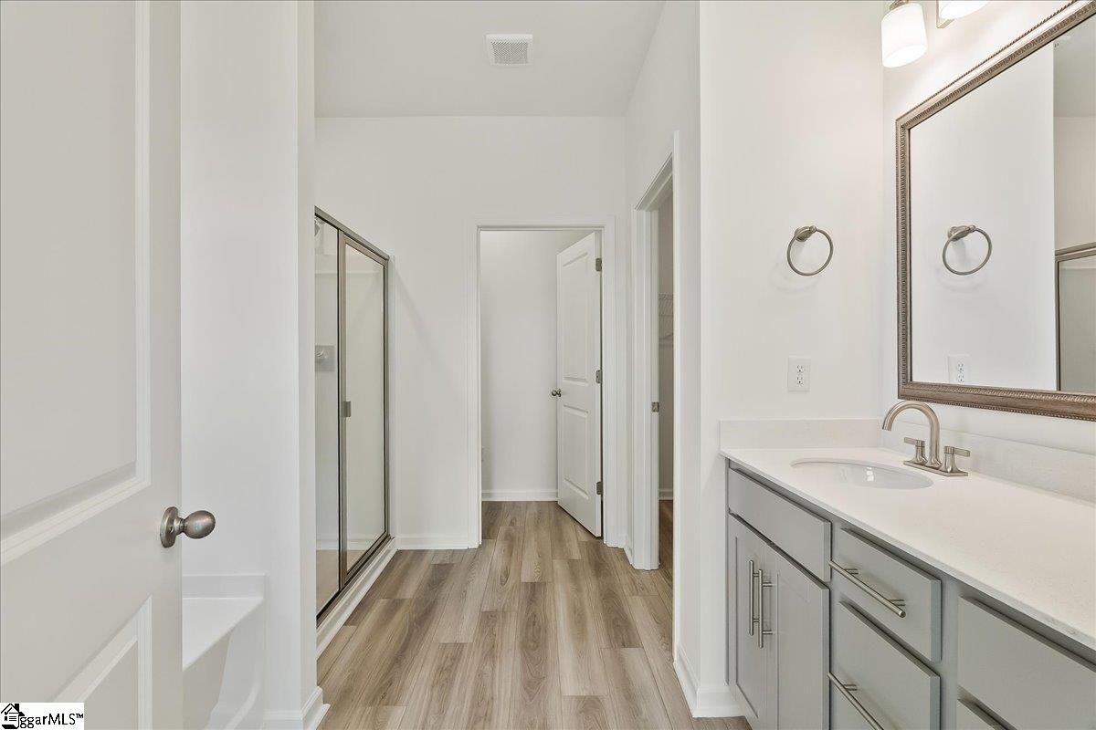 2049 Halton Oaks Drive Property Photo 12