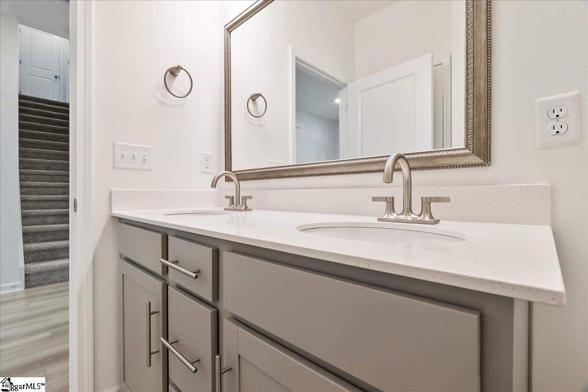 2049 Halton Oaks Drive Property Photo 21