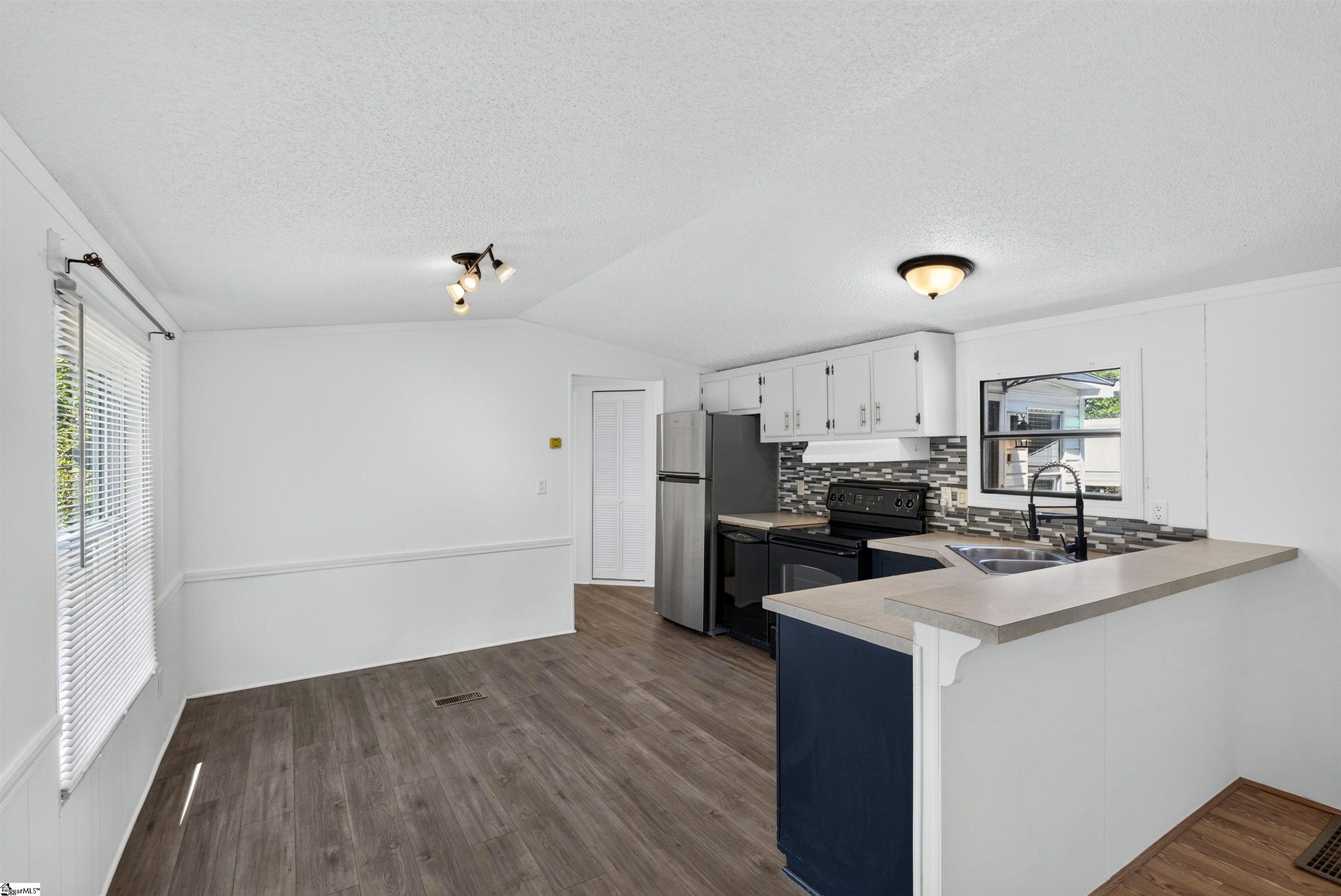 1599793 Property Photo 8