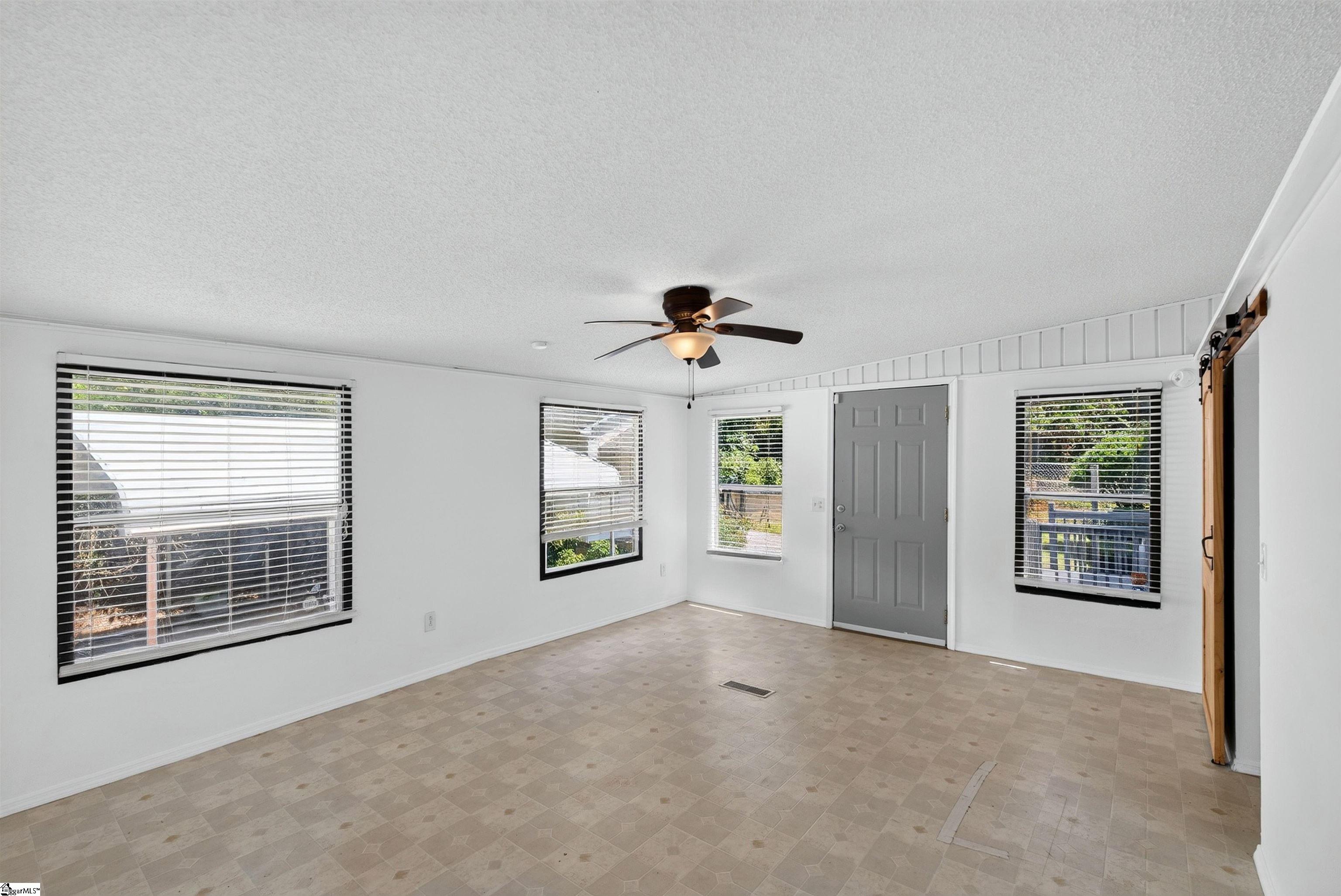 1599793 Property Photo 15