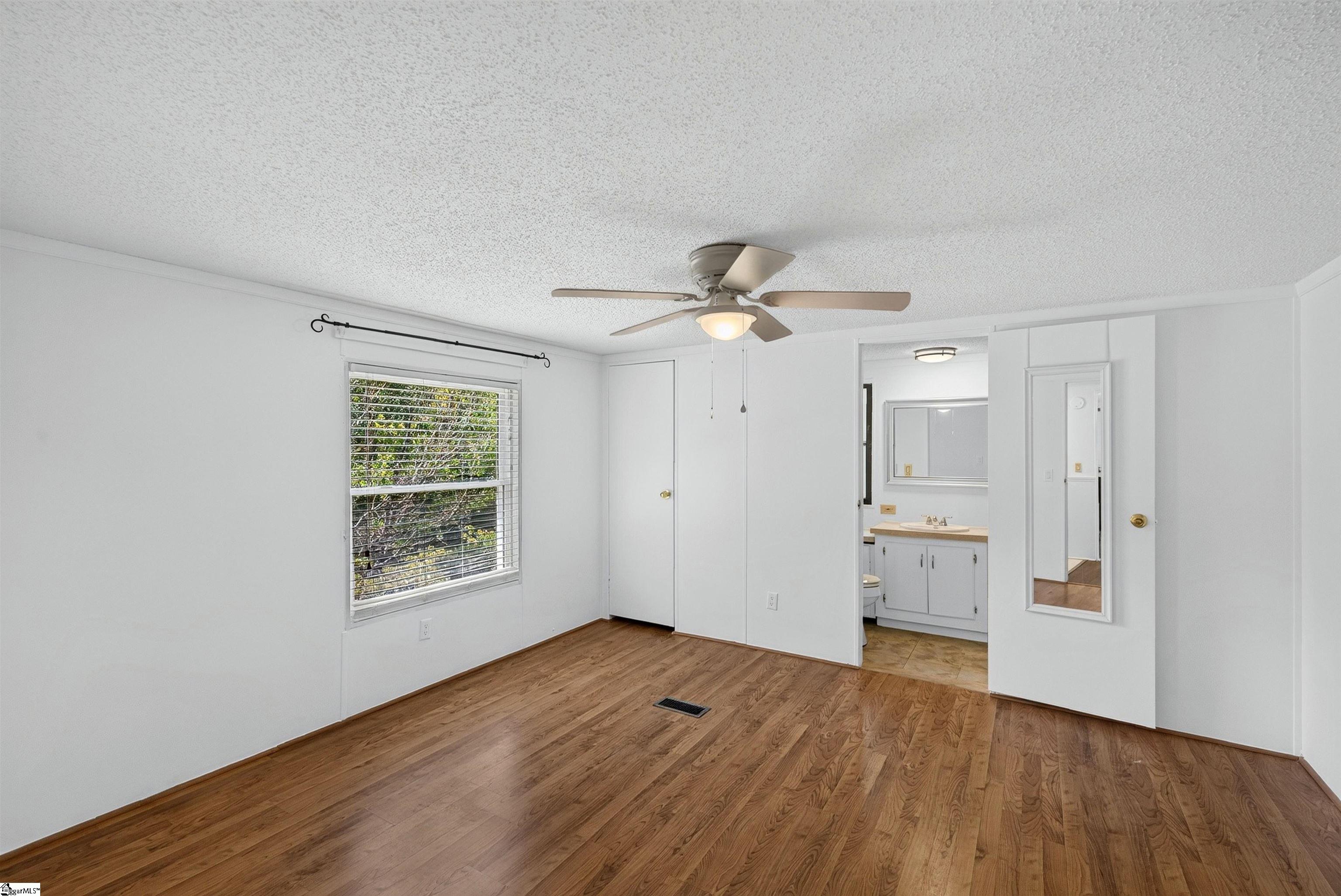 1599793 Property Photo 17