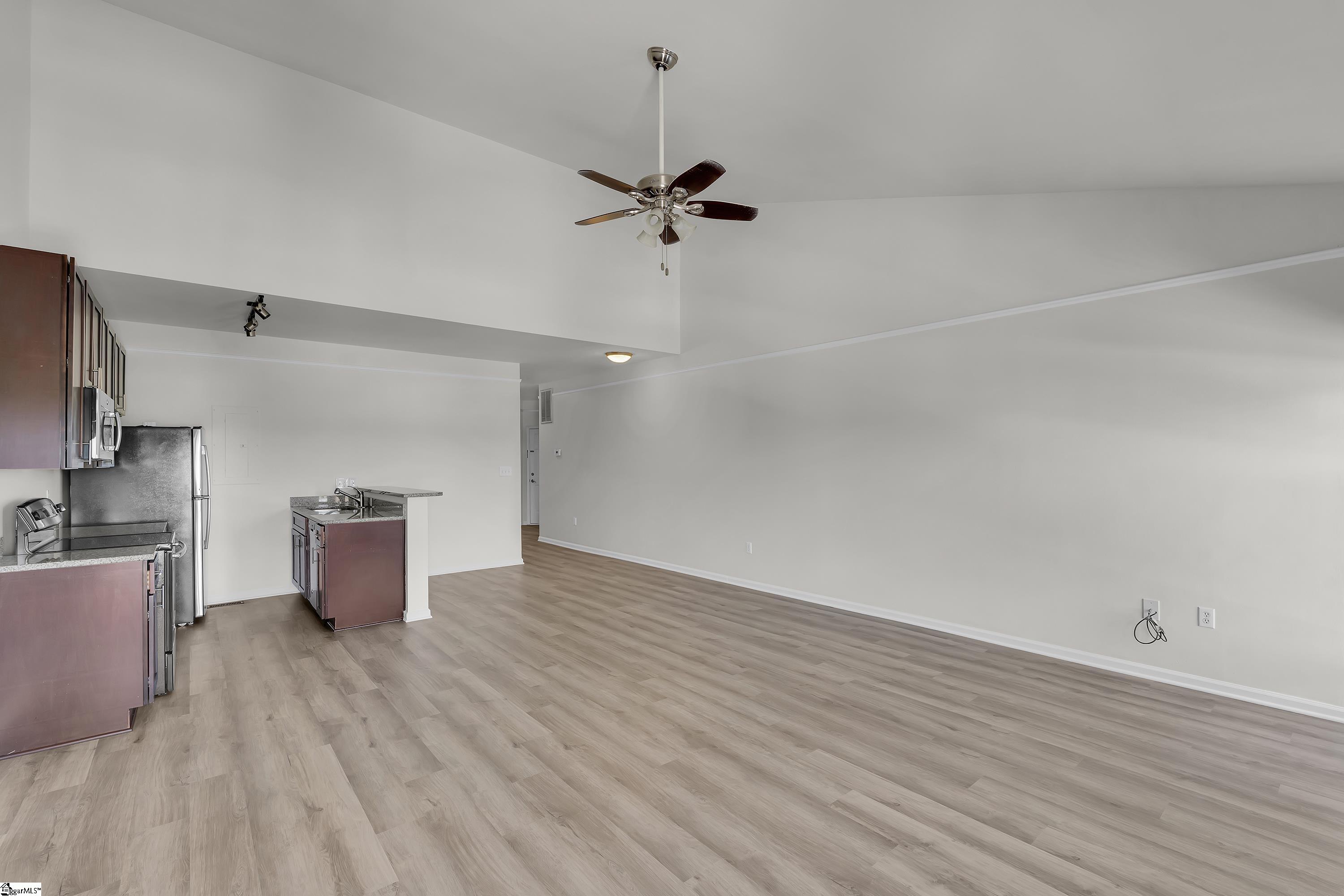 233 N Main Street Property Photo 4