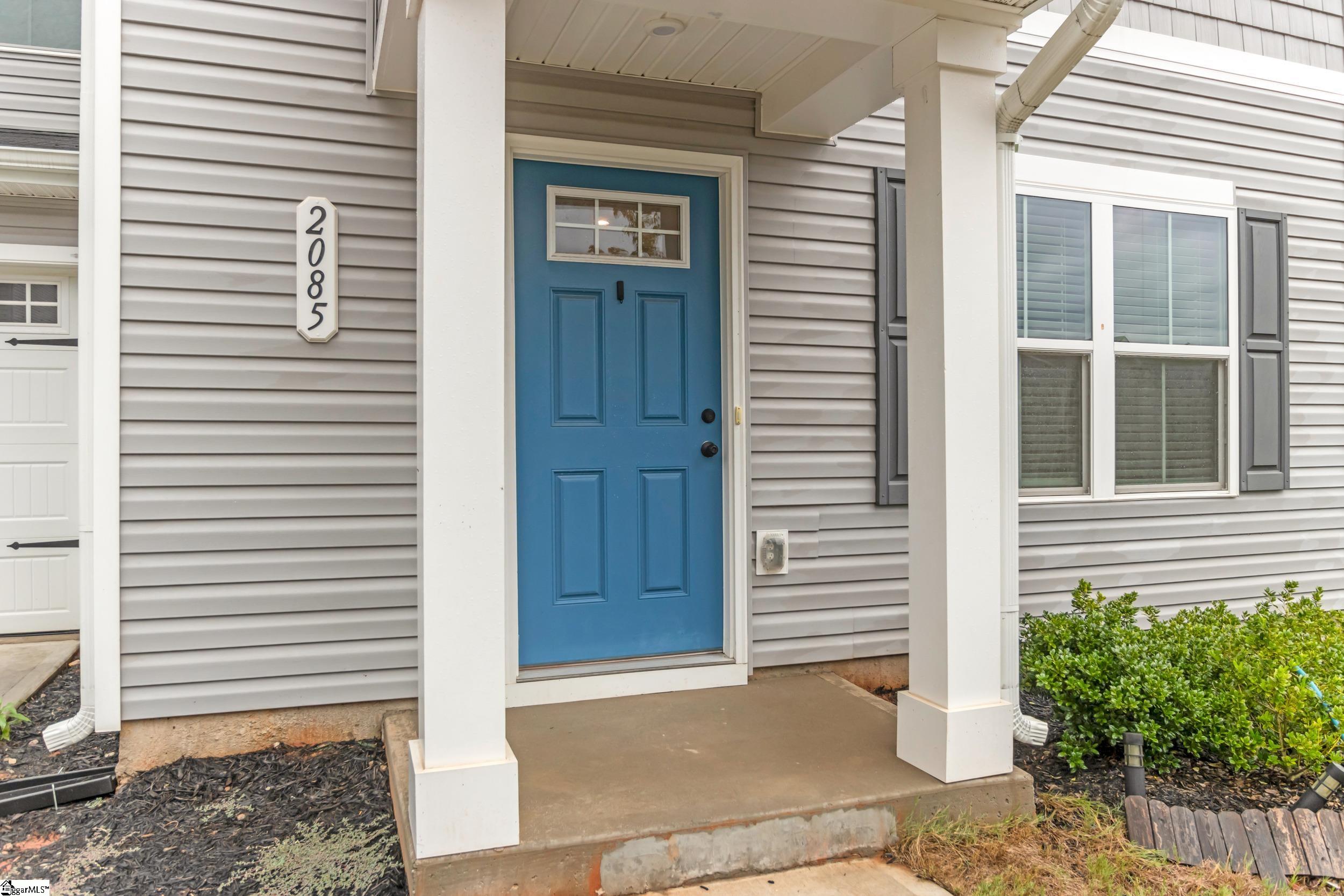 2085 Evanston Drive Property Photo 4