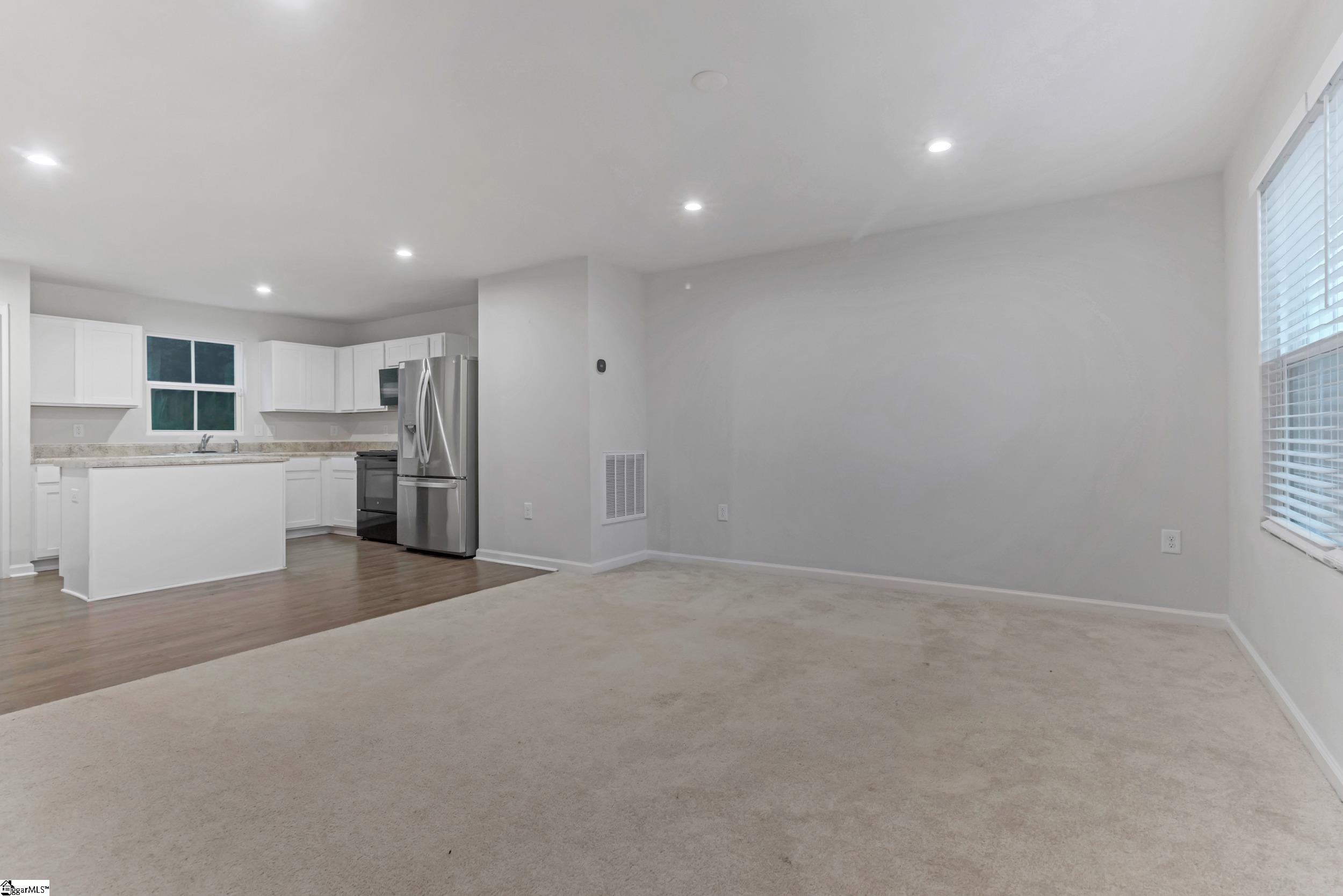 2085 Evanston Drive Property Photo 5