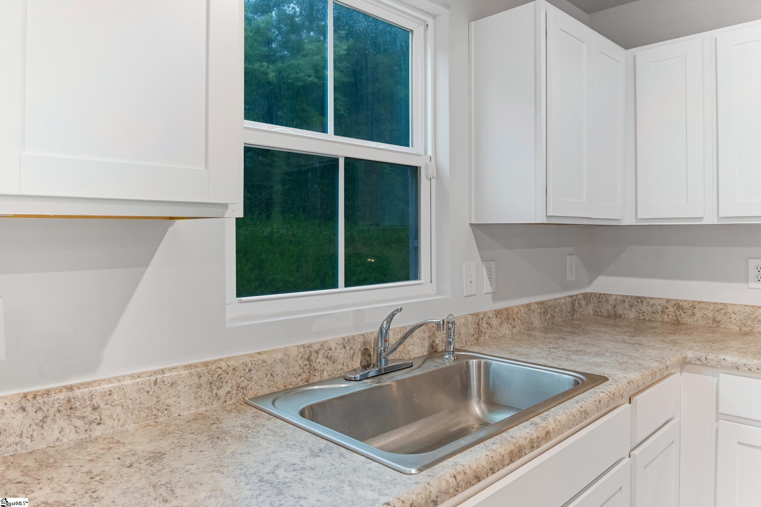 2085 Evanston Drive Property Photo 11