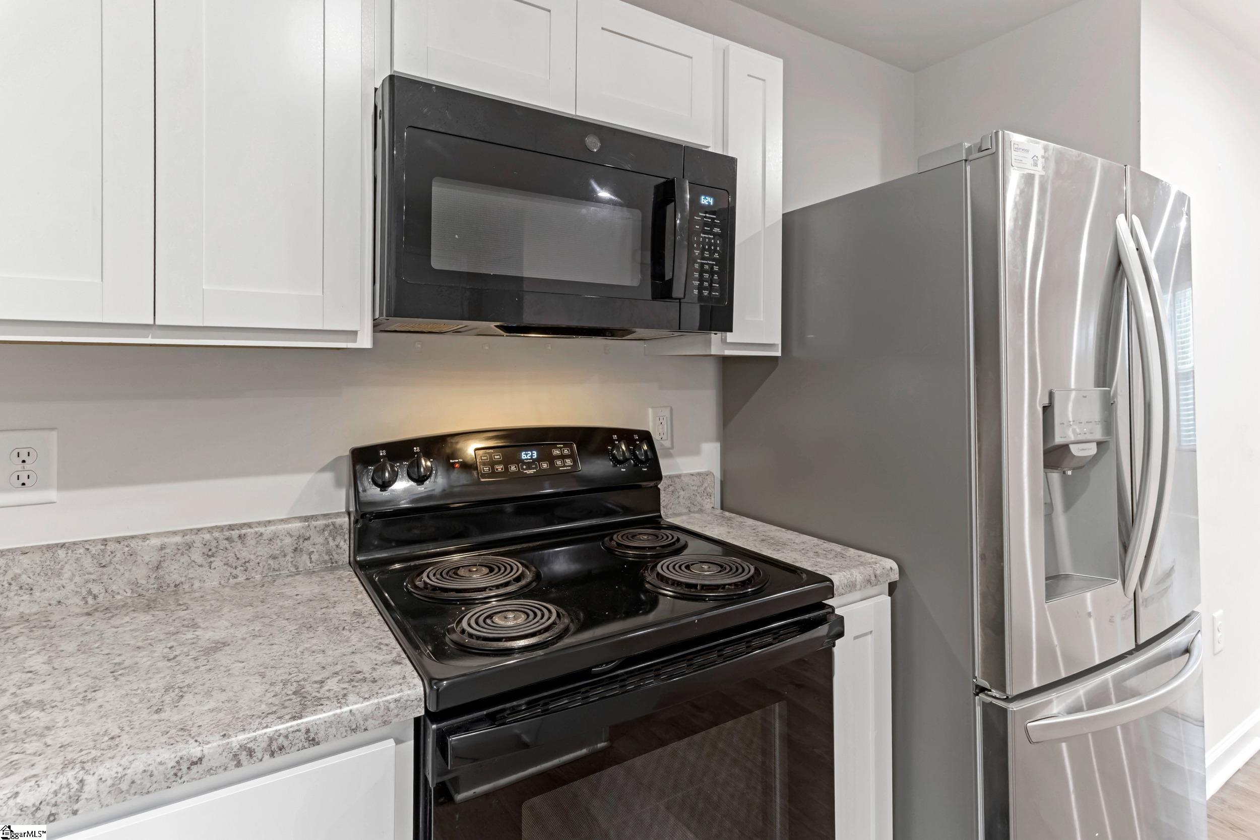 2085 Evanston Drive Property Photo 12