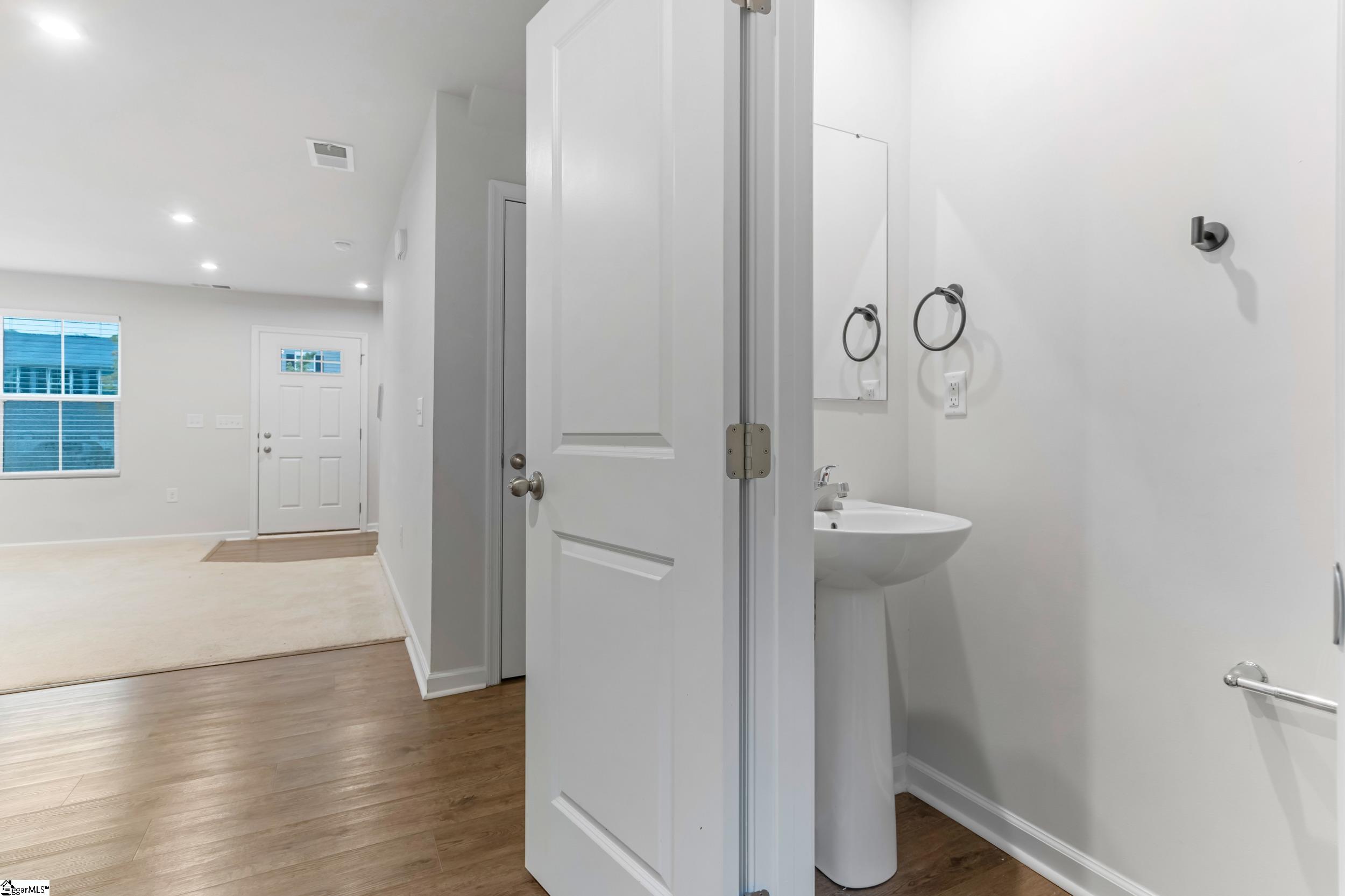 2085 Evanston Drive Property Photo 15