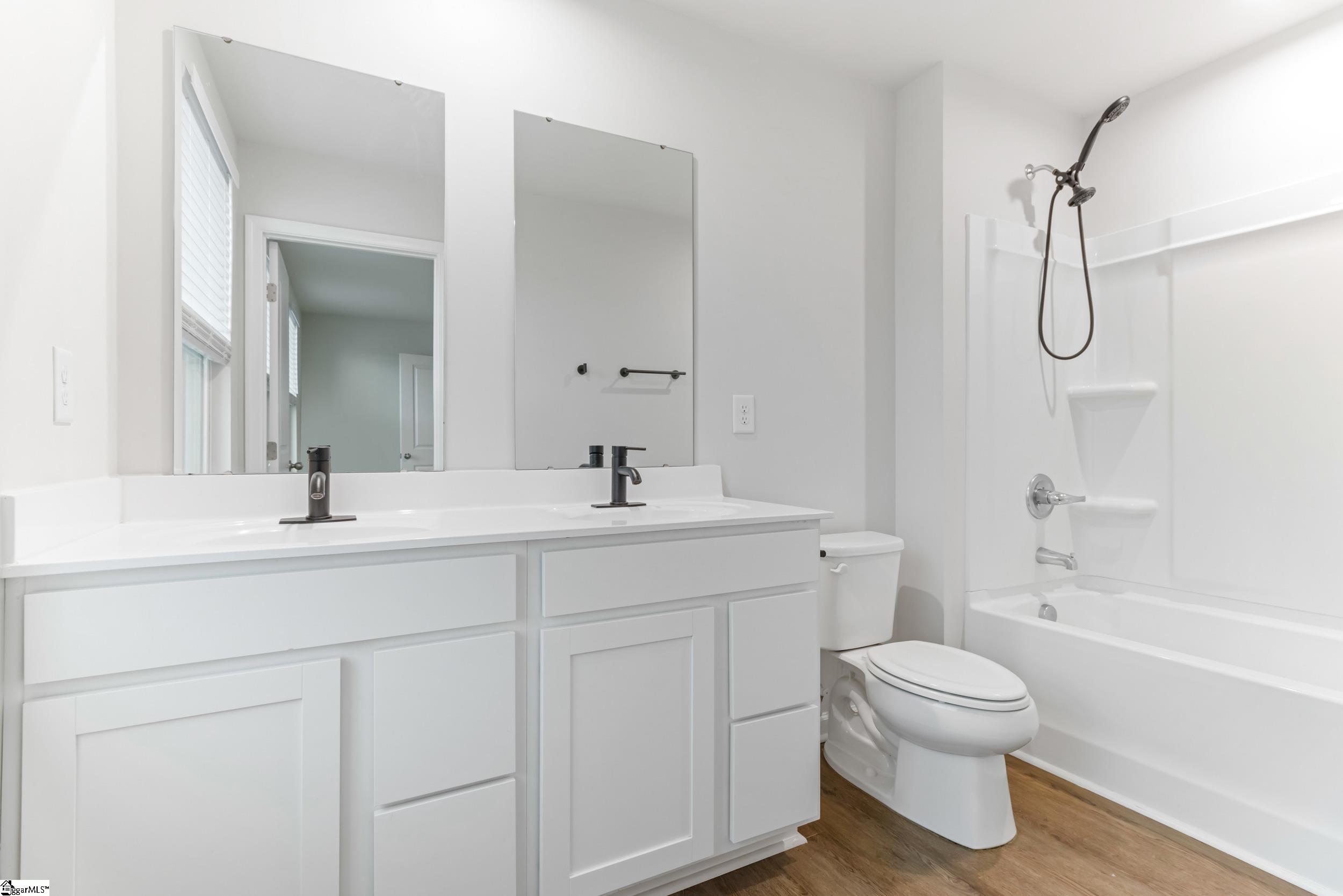 2085 Evanston Drive Property Photo 20