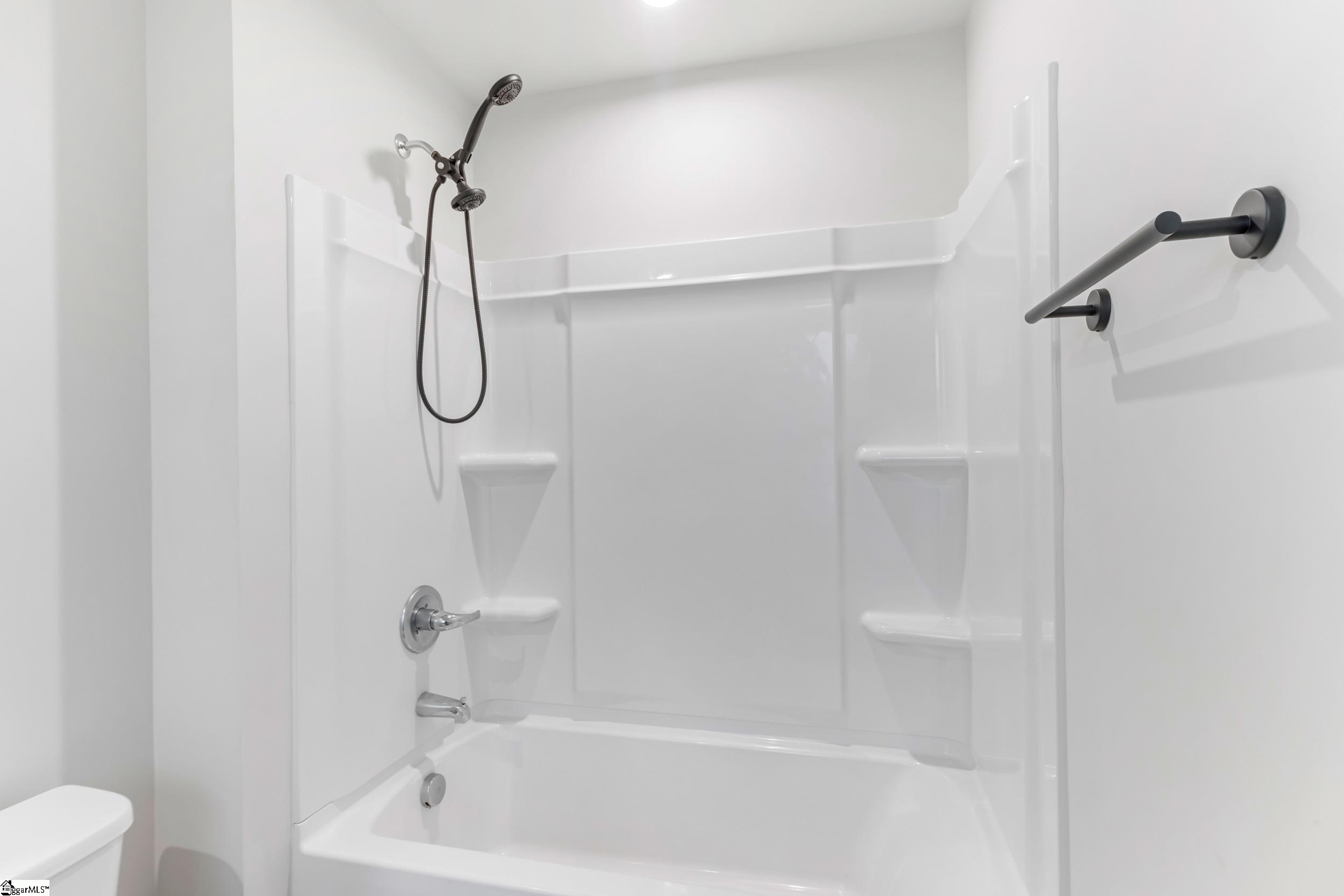 2085 Evanston Drive Property Photo 21