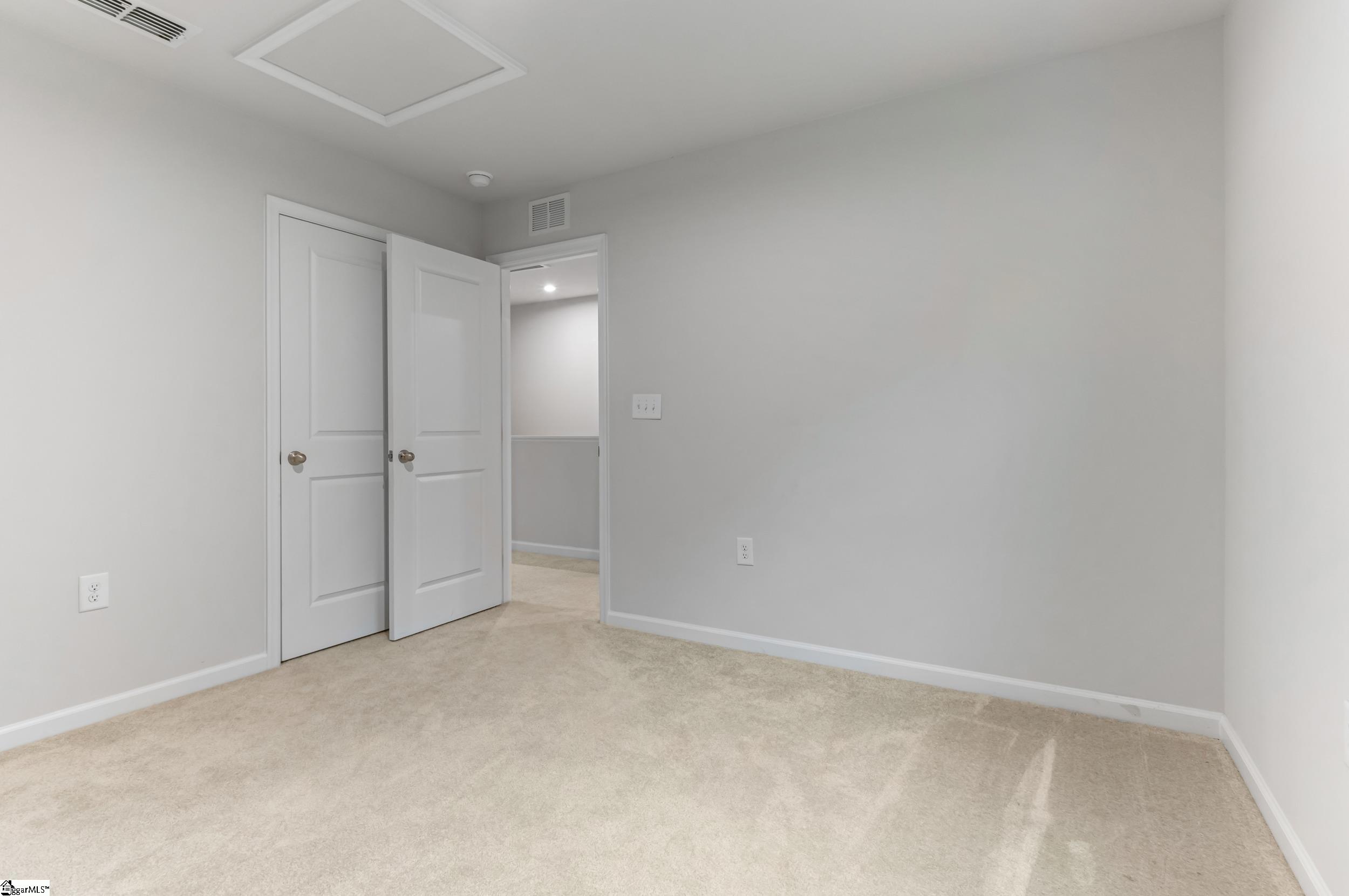 2085 Evanston Drive Property Photo 24