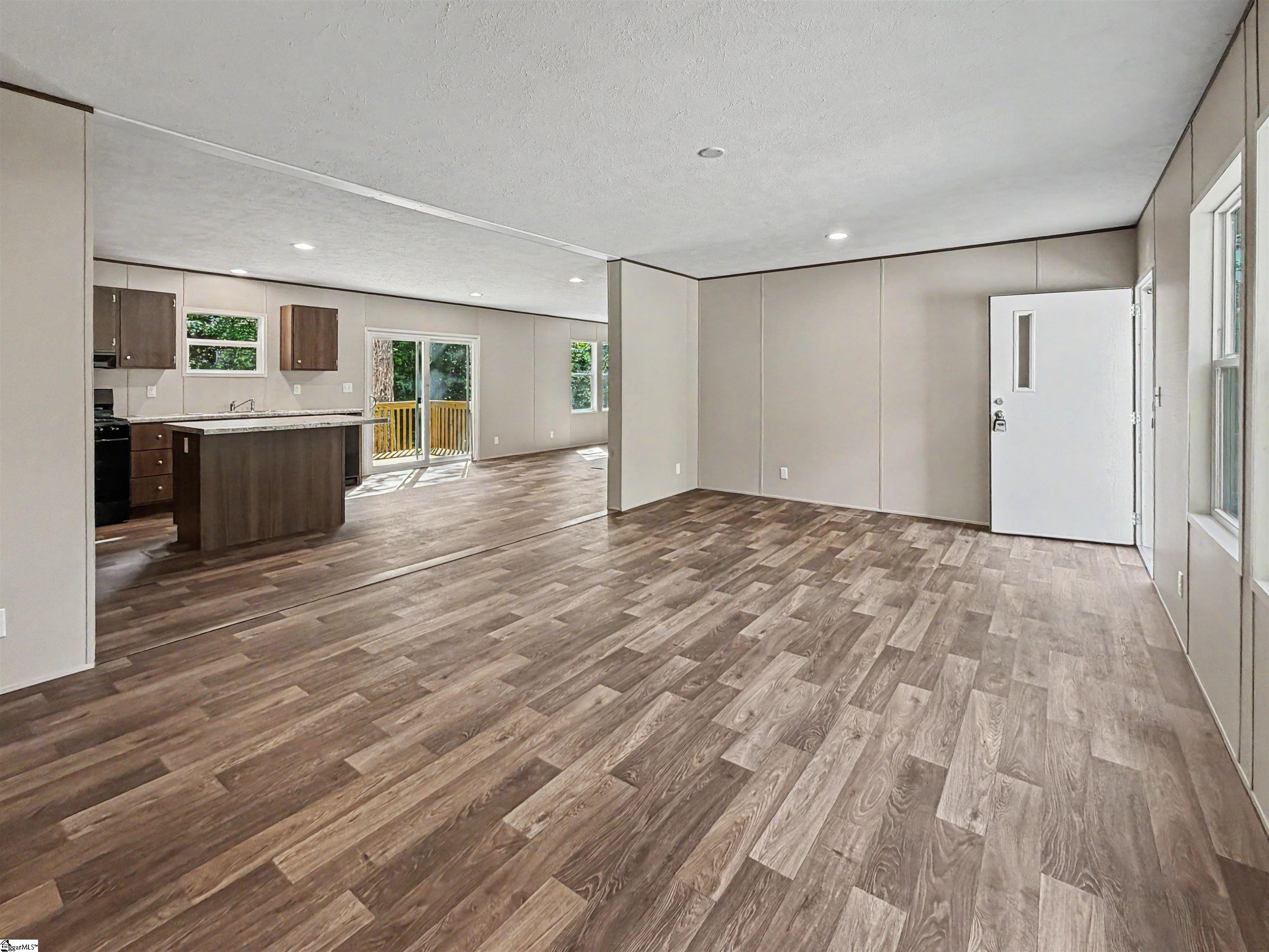 718 Hines Road Property Photo 3