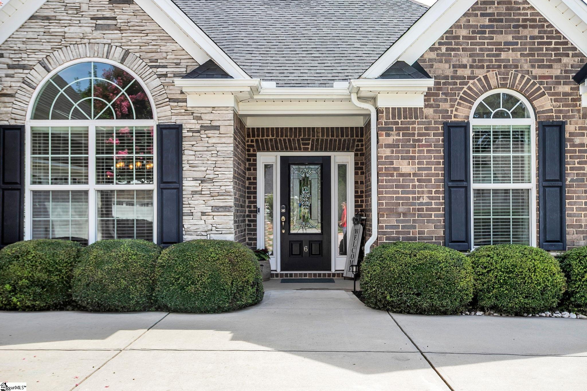 6 Lakeway Place Property Photo 4