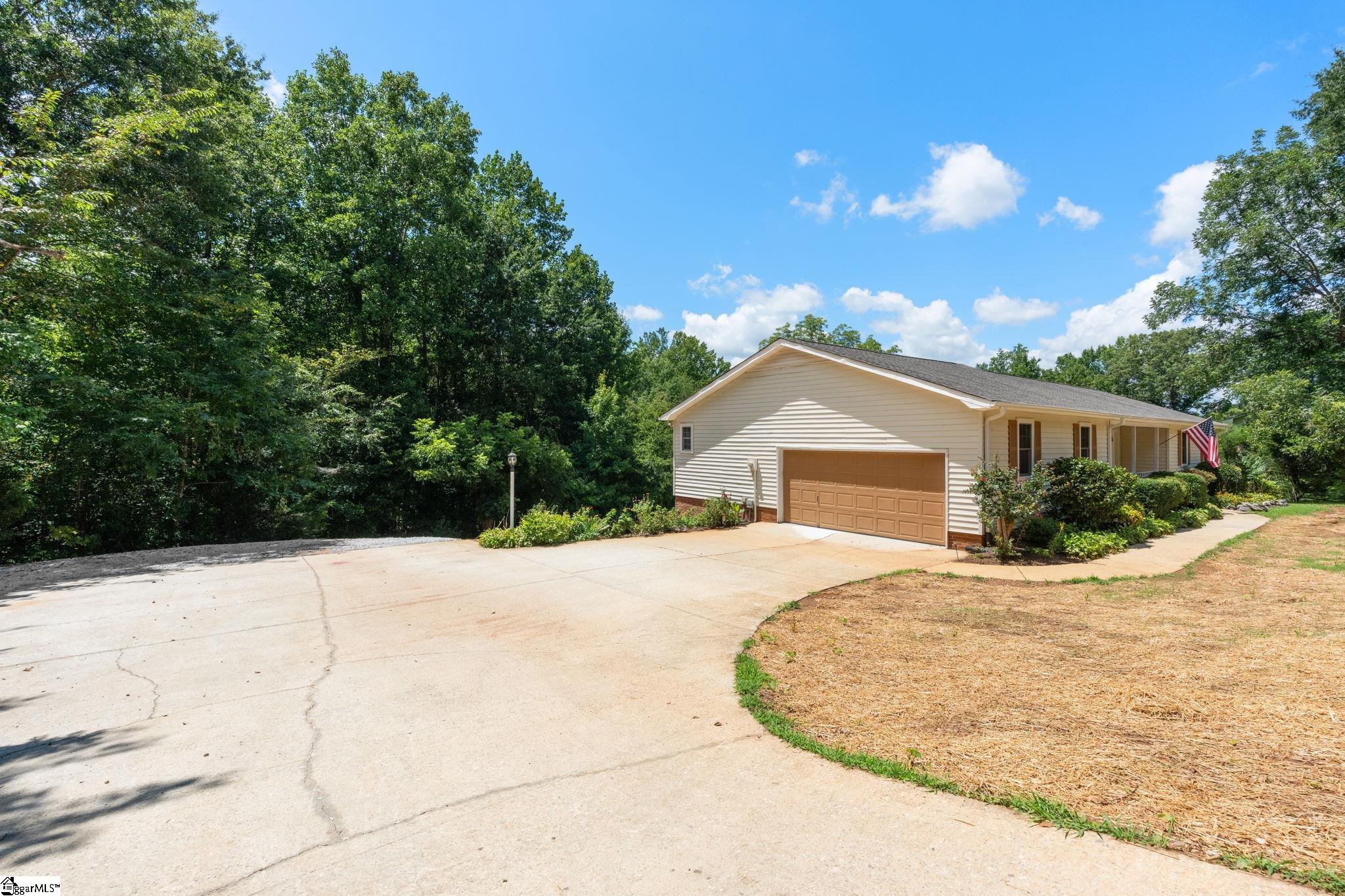 320 Bates View Drive Property Photo 4