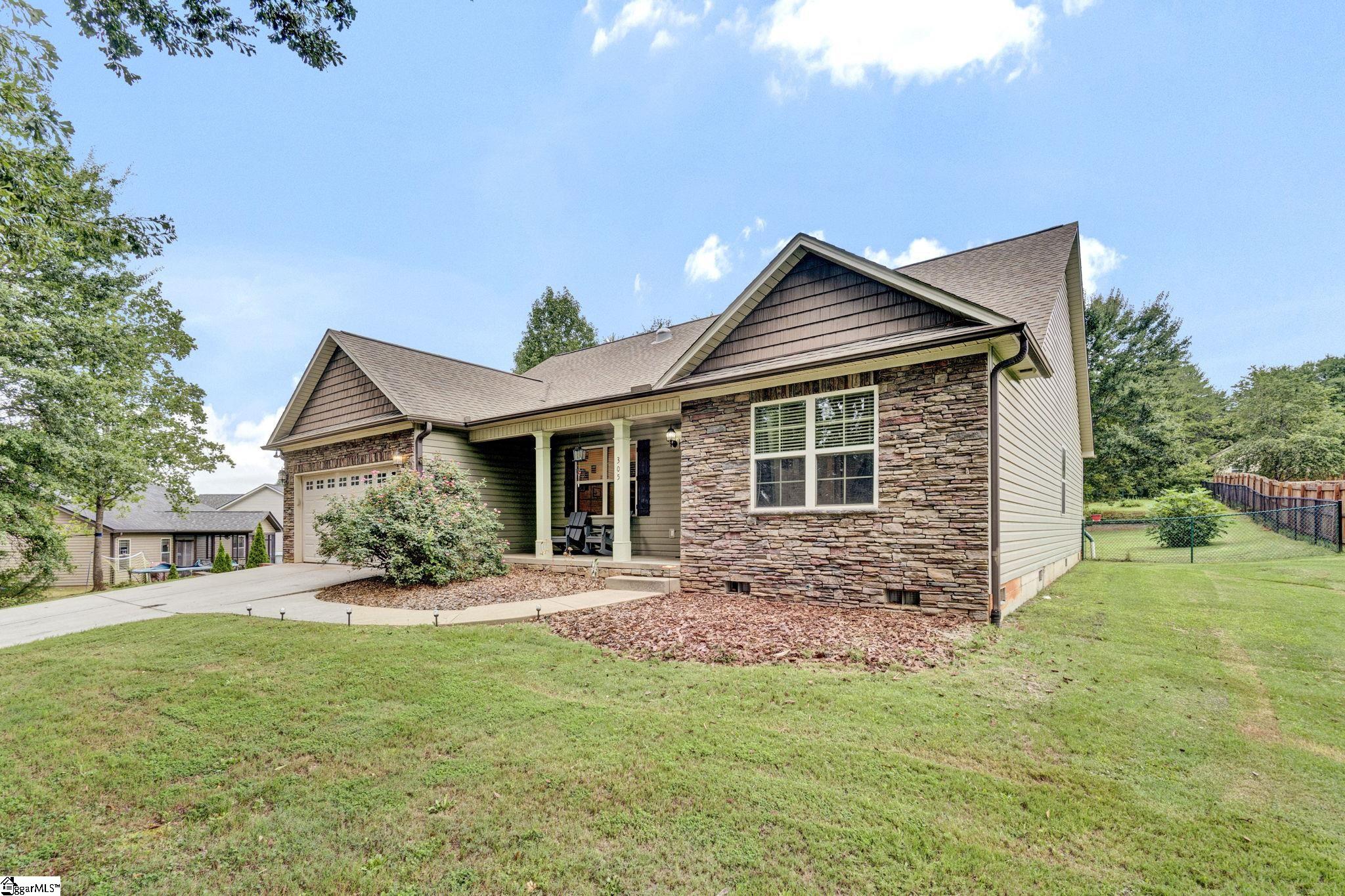 305 Bent River Drive Property Photo 4