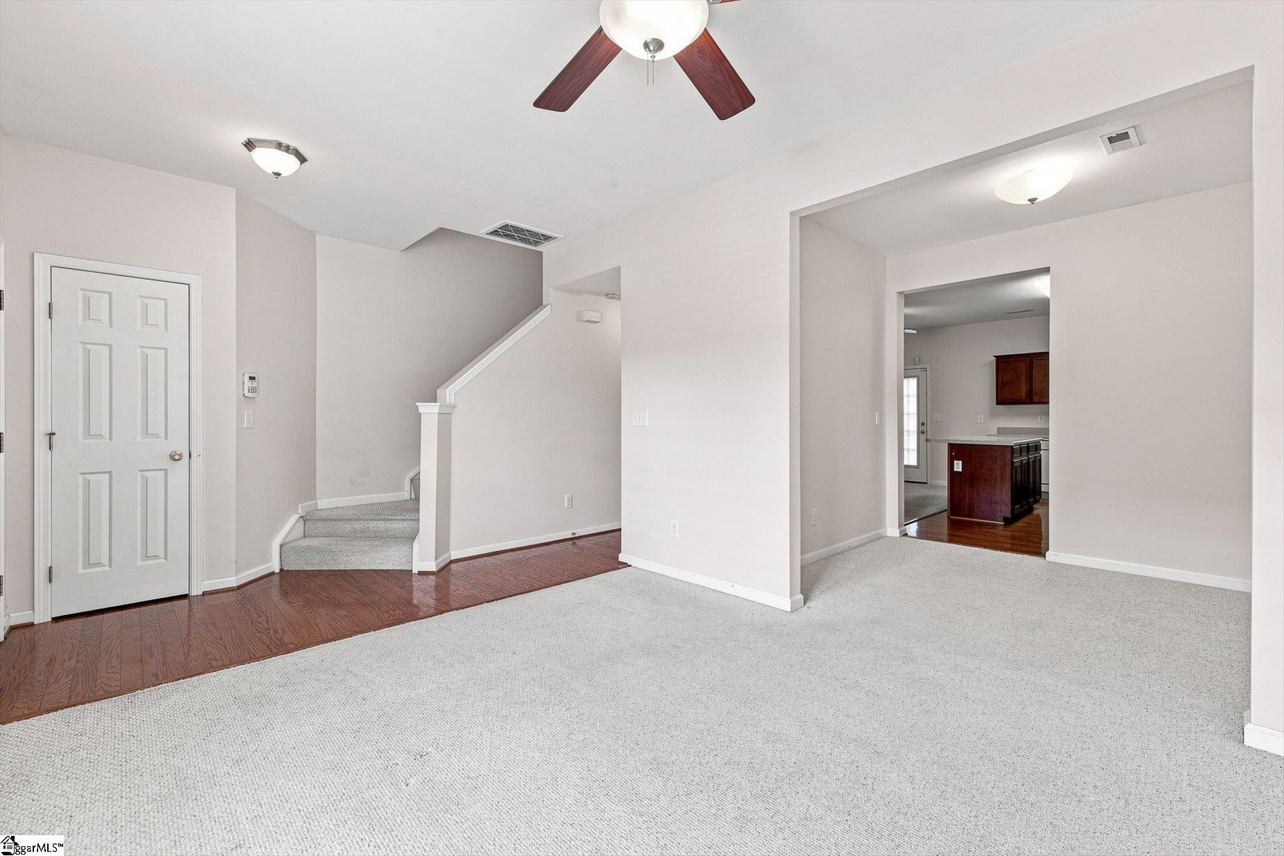 154 Spring Crossing Circle Property Photo 6