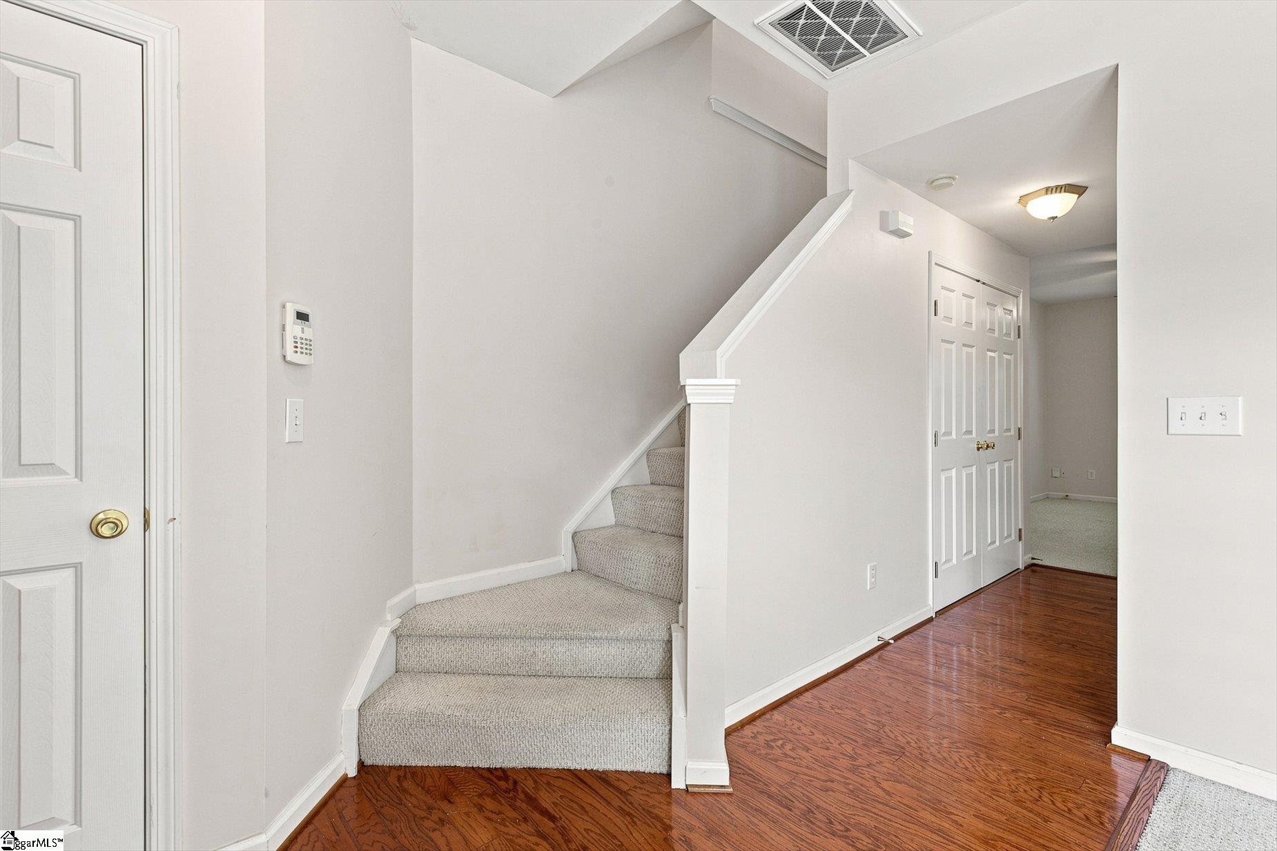 154 Spring Crossing Circle Property Photo 8