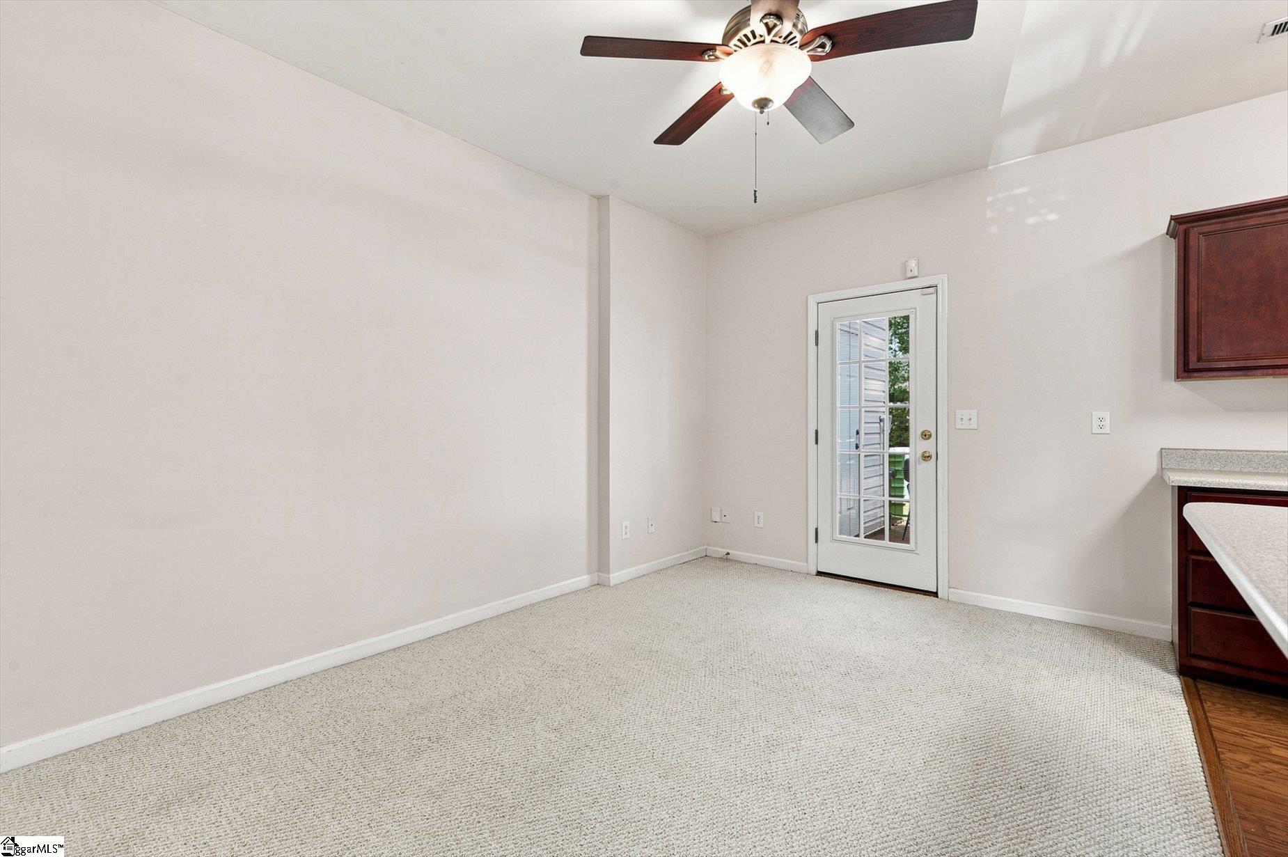 154 Spring Crossing Circle Property Photo 13